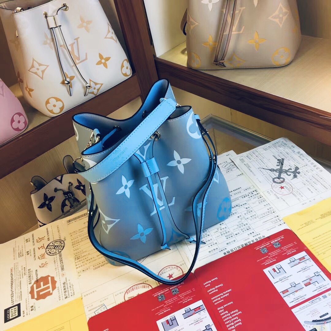 ルイヴィトン Louis Vuitton バッグ 実物の写真  N品スーパーコピーバッグ代引き可能国内発送後払い安全必ず届く信用できるサイト