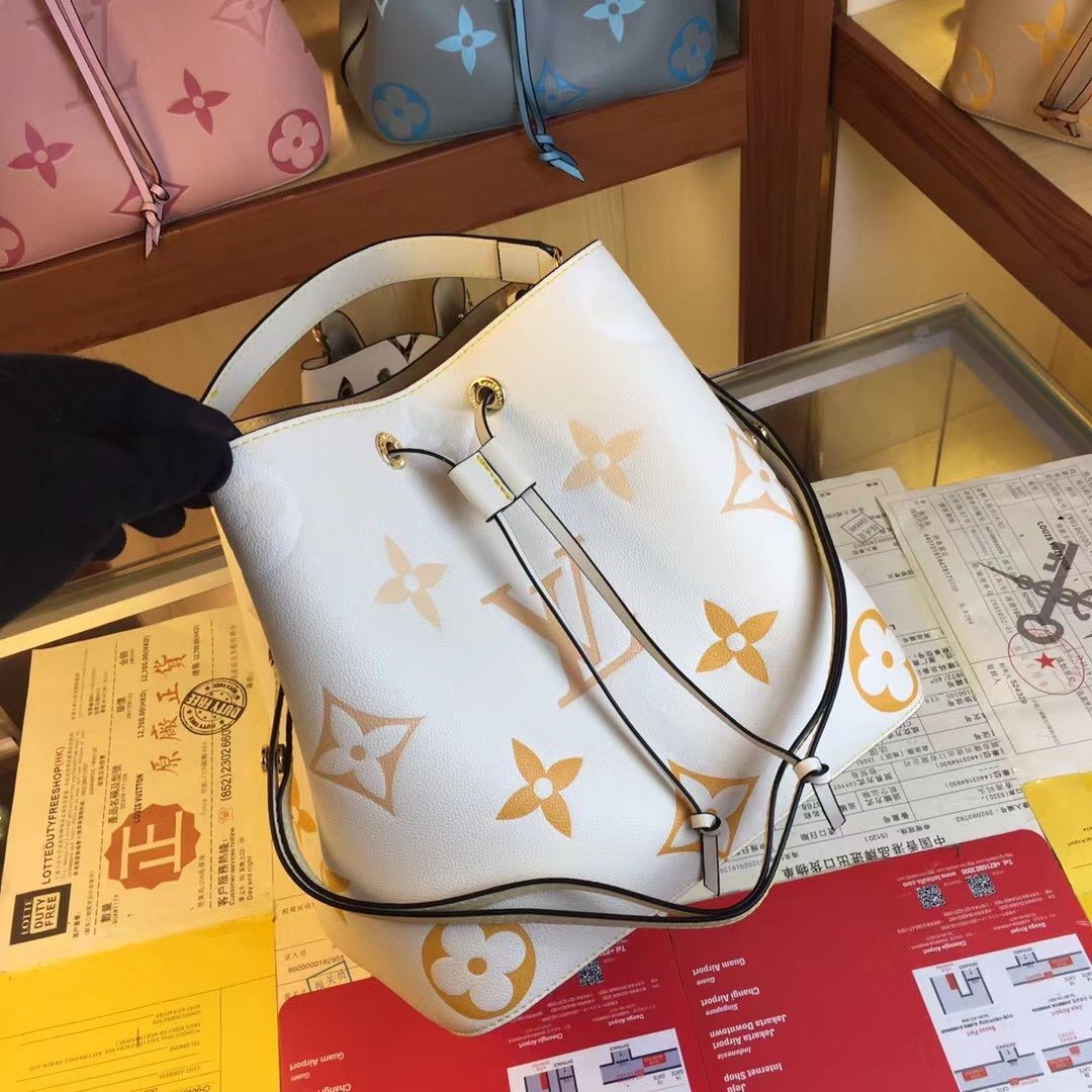 ルイヴィトン Louis Vuitton バッグ 実物の写真  N品スーパーコピーバッグ代引き可能国内発送後払い安全必ず届く信用できるサイト