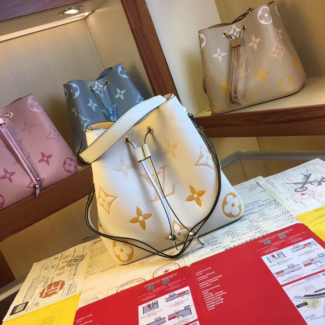 ルイヴィトン Louis Vuitton バッグ 実物の写真  N品スーパーコピーバッグ代引き可能国内発送後払い安全必ず届く信用できるサイト