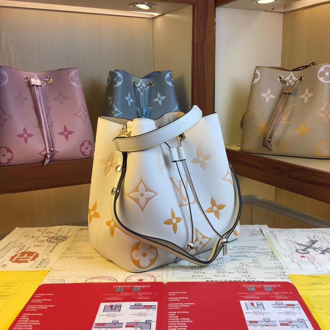 ルイヴィトン Louis Vuitton バッグ 実物の写真  N品スーパーコピーバッグ代引き可能国内発送後払い安全必ず届く信用できるサイト