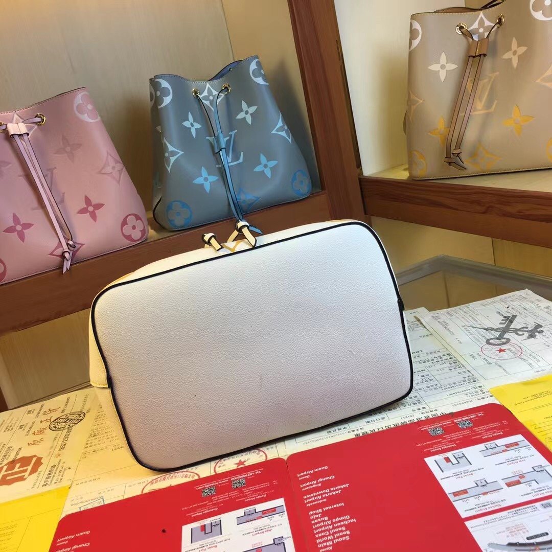 ルイヴィトン Louis Vuitton バッグ 実物の写真  N品スーパーコピーバッグ代引き可能国内発送後払い安全必ず届く信用できるサイト