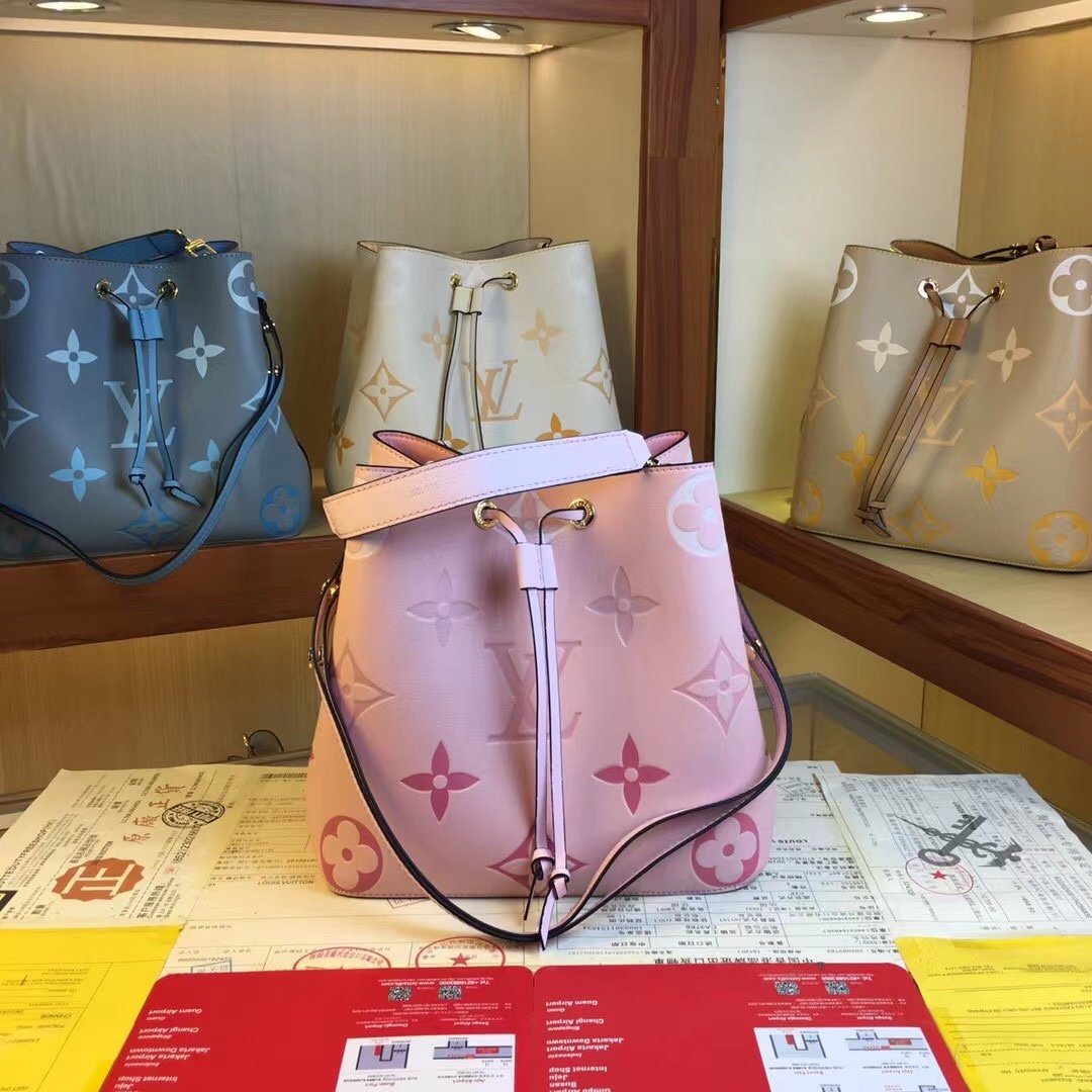 ルイヴィトン Louis Vuitton バッグ 実物の写真  N品スーパーコピーバッグ代引き可能国内発送後払い安全必ず届く信用できるサイト