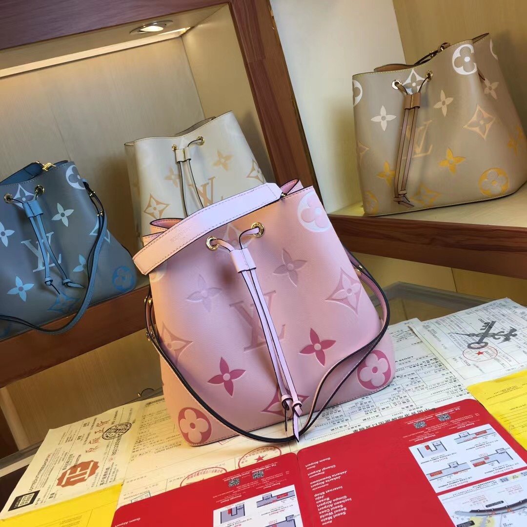 ルイヴィトン Louis Vuitton バッグ 実物の写真  N品スーパーコピーバッグ代引き可能国内発送後払い安全必ず届く信用できるサイト