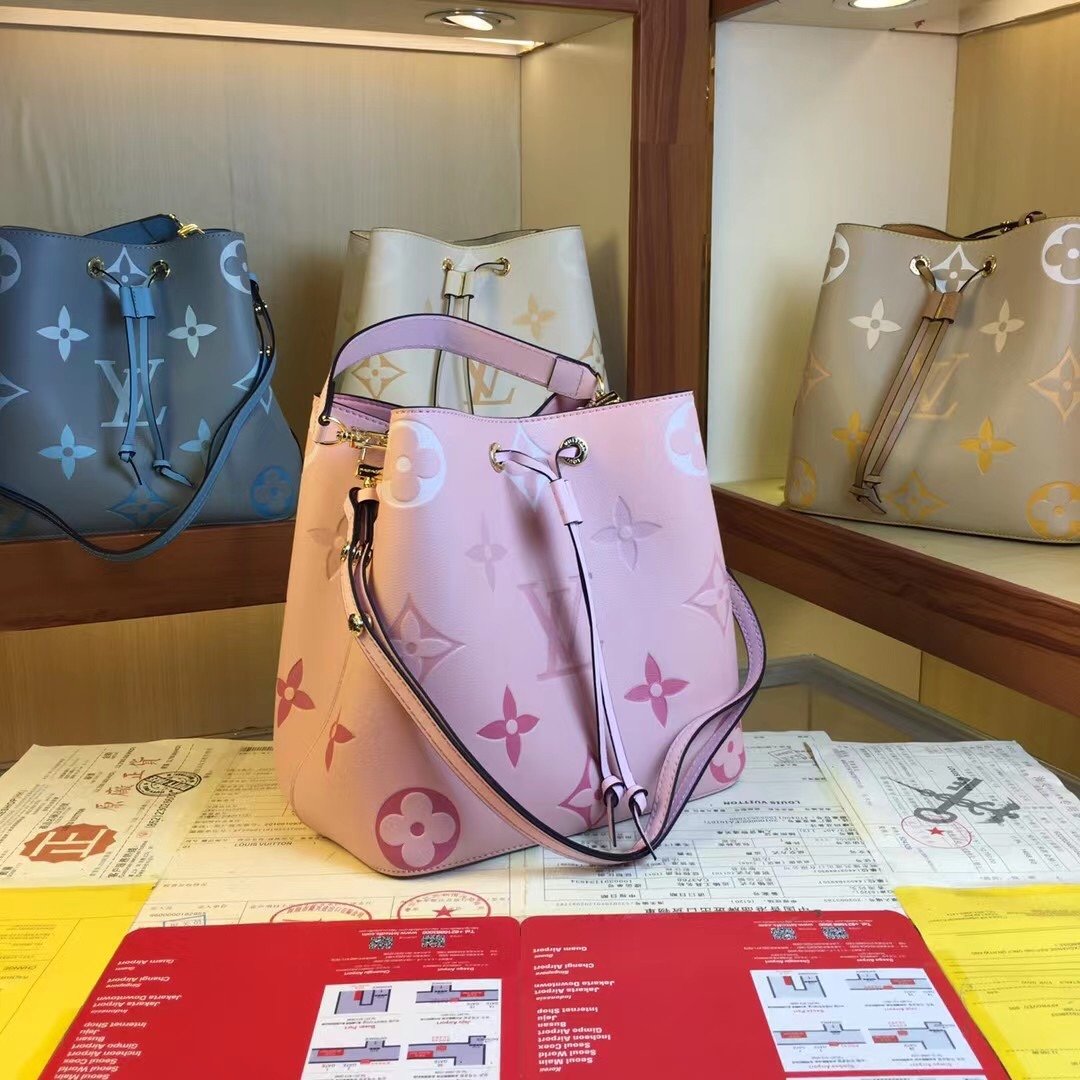 ルイヴィトン Louis Vuitton バッグ 実物の写真  N品スーパーコピーバッグ代引き可能国内発送後払い安全必ず届く信用できるサイト