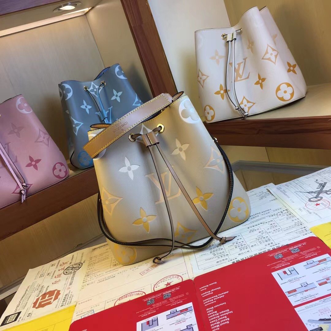 ルイヴィトン Louis Vuitton バッグ 実物の写真  N品スーパーコピーバッグ代引き可能国内発送後払い安全必ず届く信用できるサイト