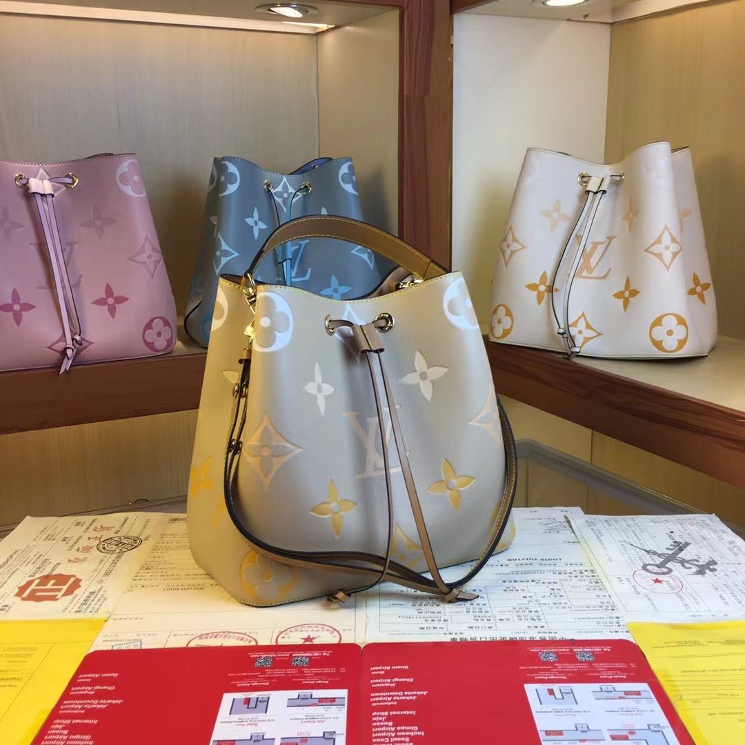 ルイヴィトン Louis Vuitton バッグ 実物の写真  N品スーパーコピーバッグ代引き可能国内発送後払い安全必ず届く信用できるサイト