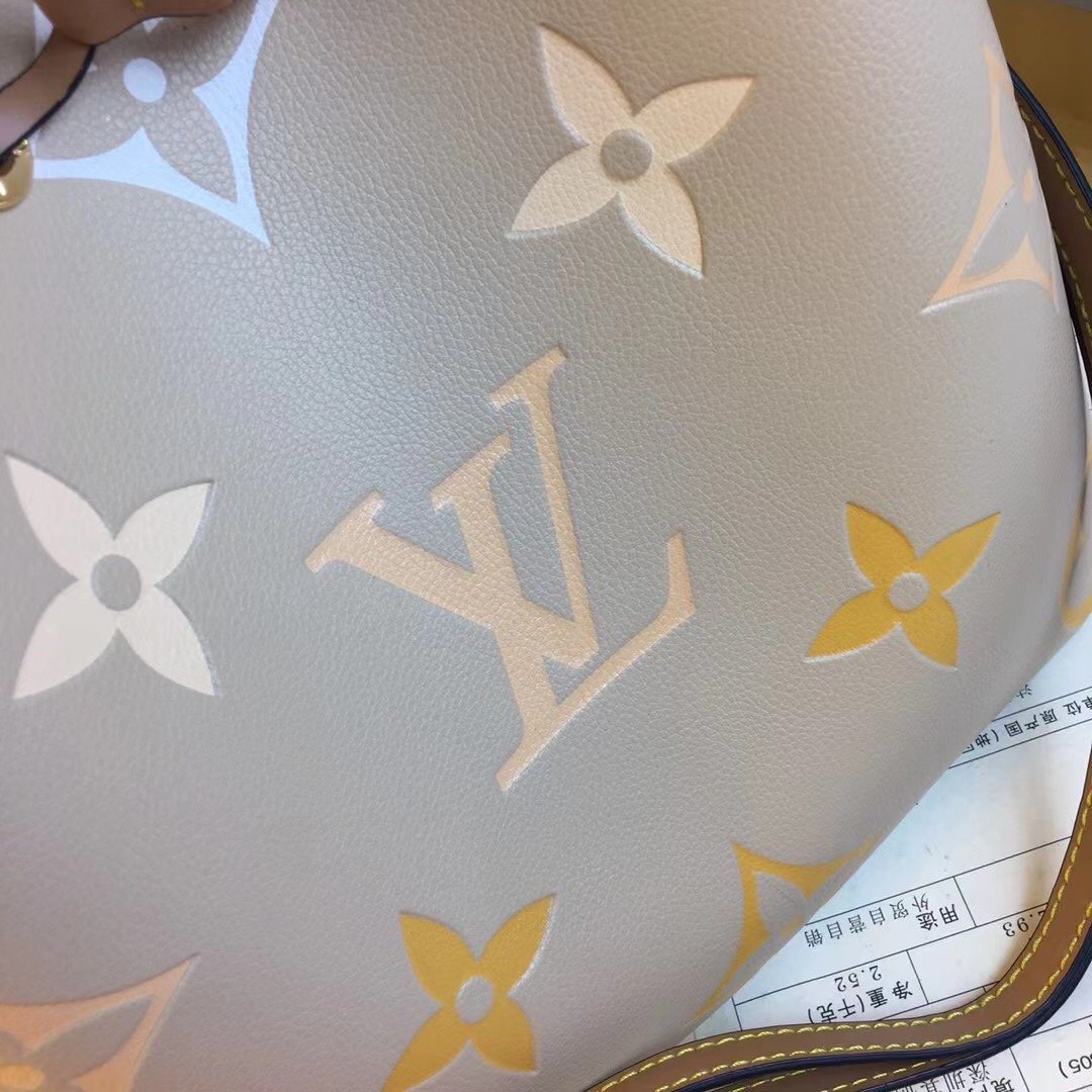 ルイヴィトン Louis Vuitton バッグ 実物の写真  N品スーパーコピーバッグ代引き可能国内発送後払い安全必ず届く信用できるサイト