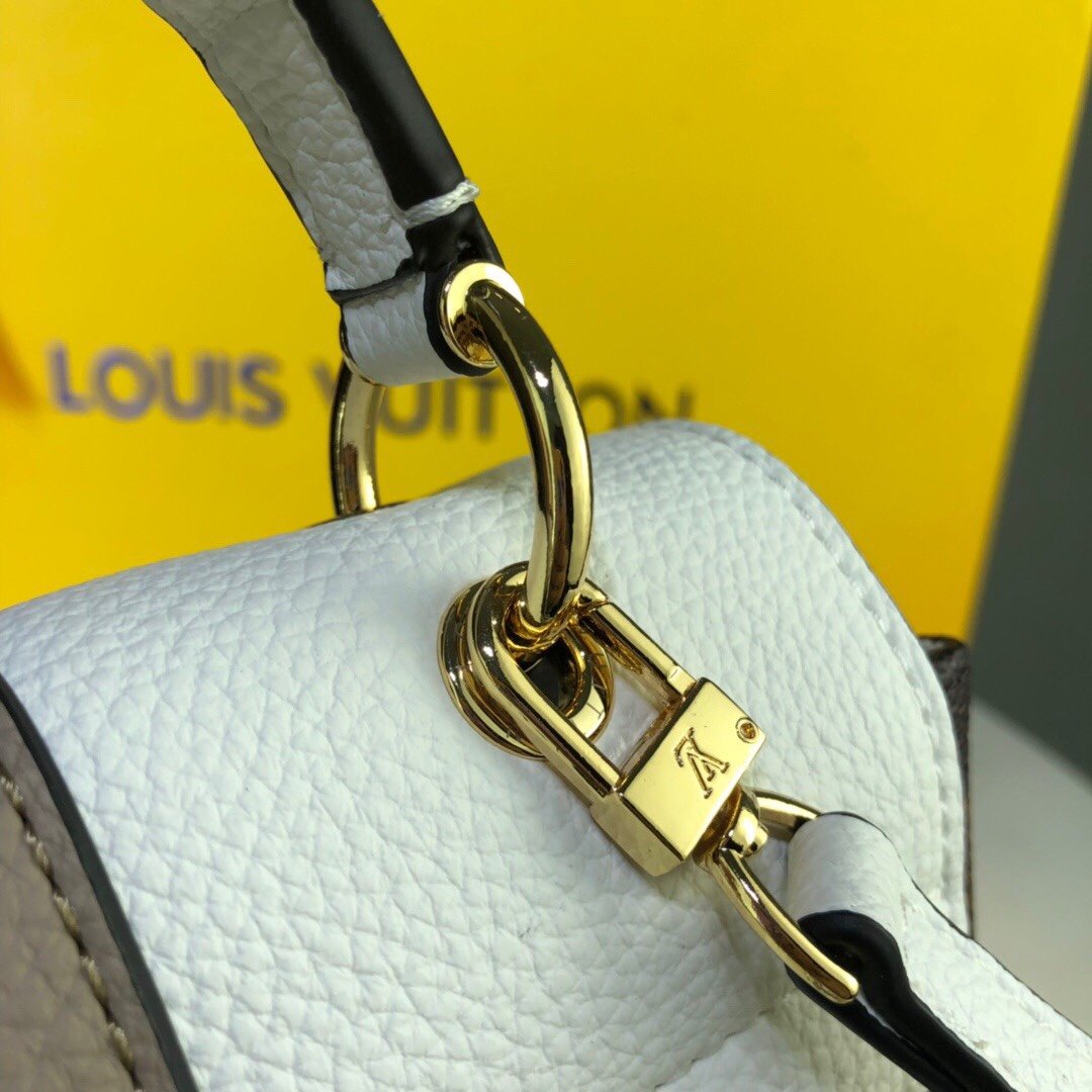 ルイヴィトン Louis Vuitton バッグ 実物の写真  N品スーパーコピーバッグ代引き可能国内発送後払い安全必ず届く信用できるサイト