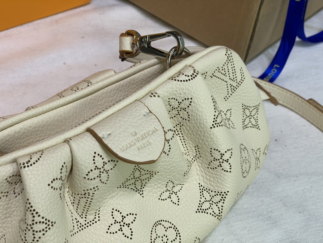 ルイヴィトン Louis Vuitton バッグ 実物の写真  N品スーパーコピーバッグ代引き可能国内発送後払い安全必ず届く信用できるサイト