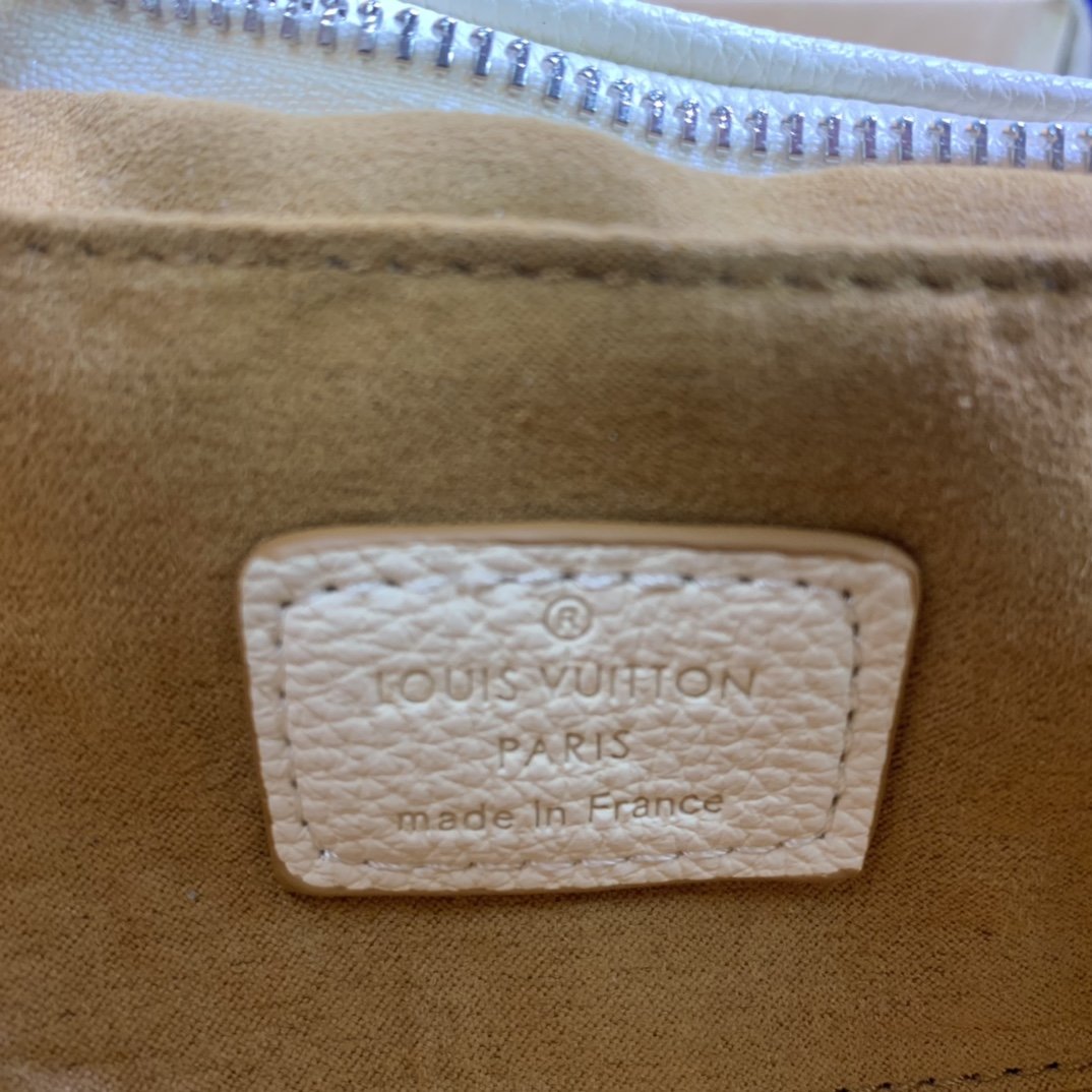 ルイヴィトン Louis Vuitton バッグ 実物の写真  N品スーパーコピーバッグ代引き可能国内発送後払い安全必ず届く信用できるサイト