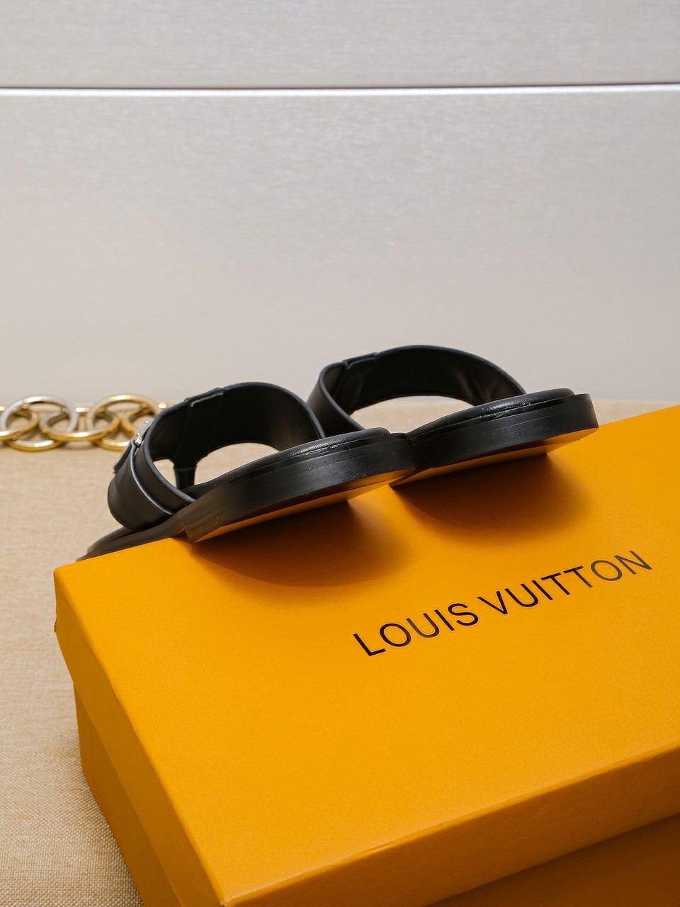 上質 大人気 ルイヴィトン Louis Vuitton サンダル 実物の写真 N品スーパーコピー代引き可能国内発送後払い安全必ず届く信用できるサイト