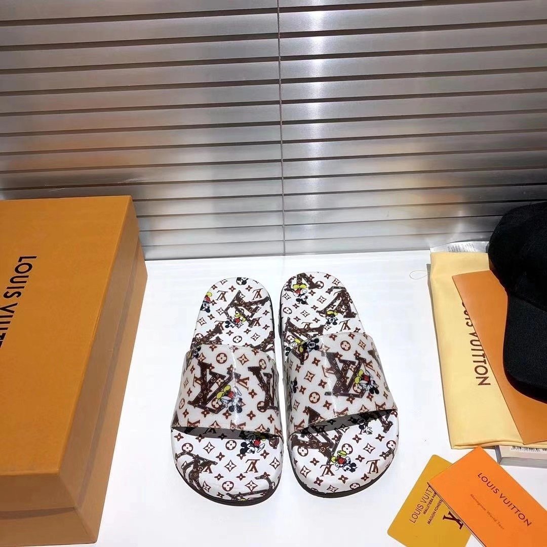 上質 大人気 ルイヴィトン Louis Vuitton サンダル 実物の写真 N品スーパーコピー代引き可能国内発送後払い安全必ず届く信用できるサイト