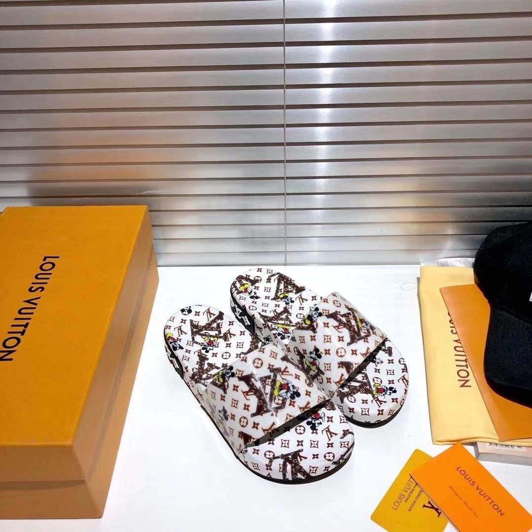上質 大人気 ルイヴィトン Louis Vuitton サンダル 実物の写真 N品スーパーコピー代引き可能国内発送後払い安全必ず届く信用できるサイト