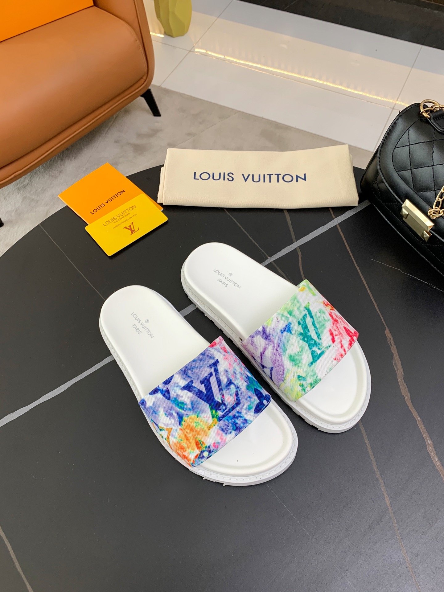 上質 大人気 ルイヴィトン Louis Vuitton サンダル 実物の写真 N品スーパーコピー代引き可能国内発送後払い安全必ず届く信用できるサイト