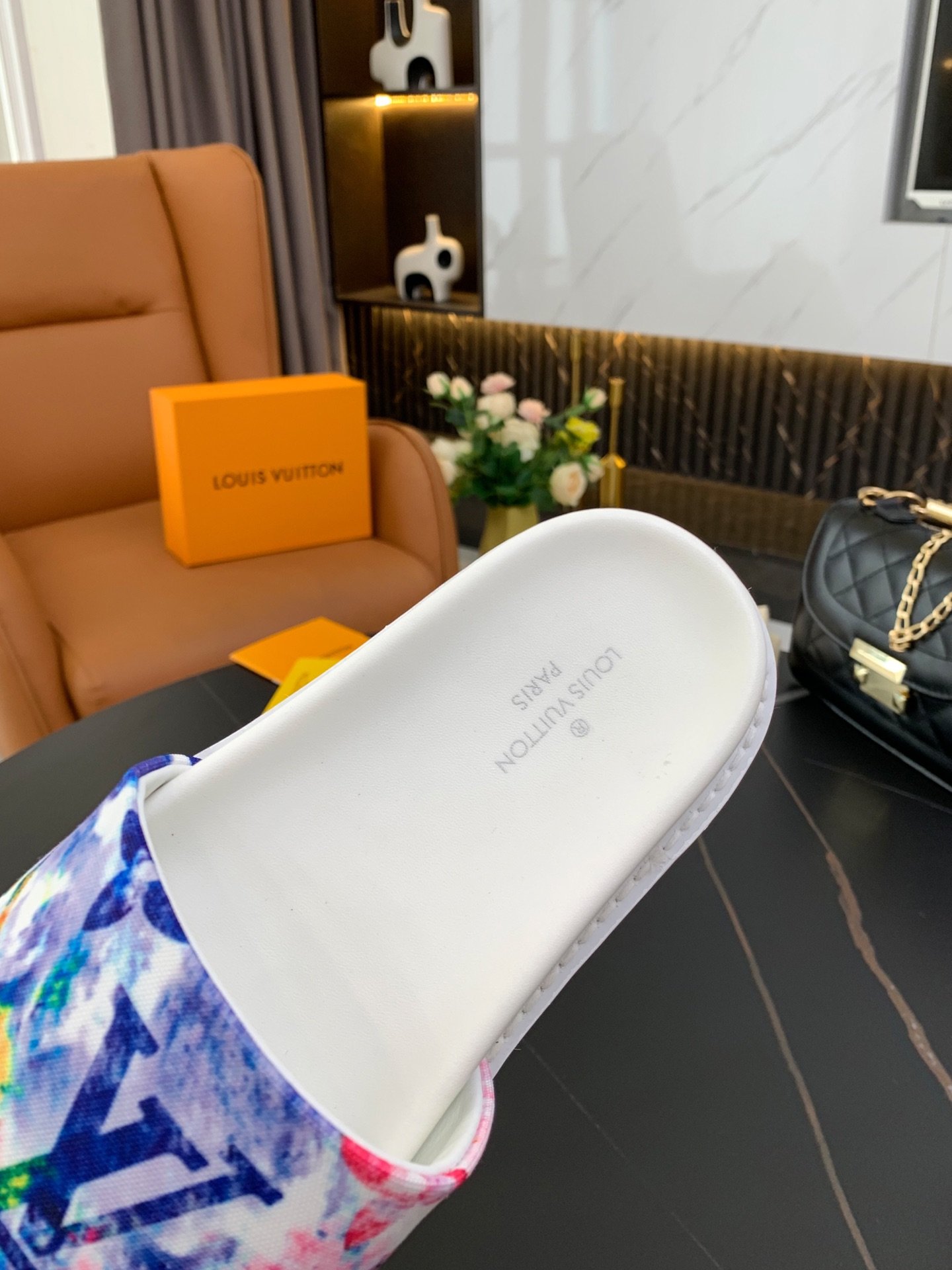 上質 大人気 ルイヴィトン Louis Vuitton サンダル 実物の写真 N品スーパーコピー代引き可能国内発送後払い安全必ず届く信用できるサイト