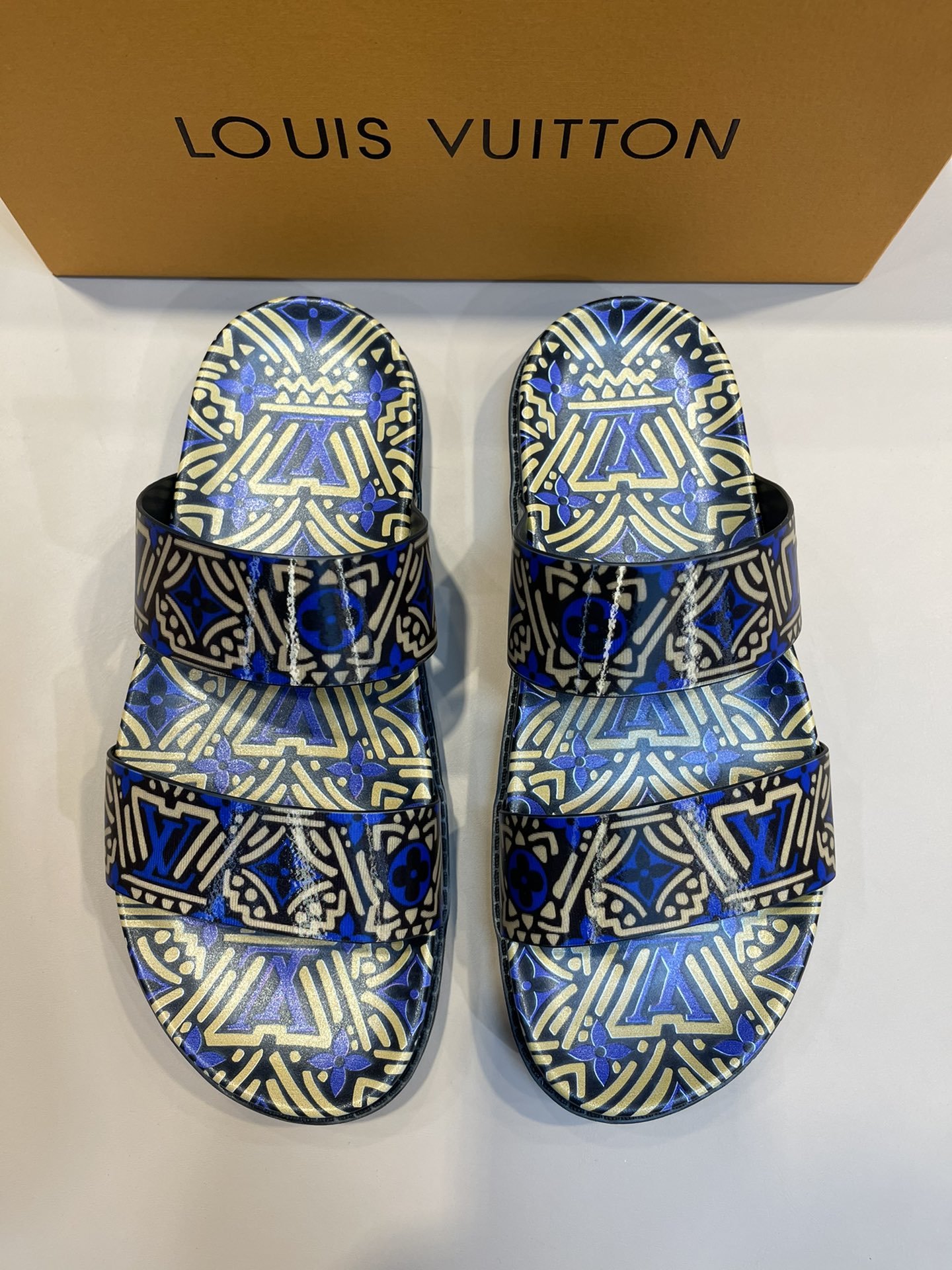 上質 大人気 ルイヴィトン Louis Vuitton サンダル 実物の写真 N品スーパーコピー代引き可能国内発送後払い安全必ず届く信用できるサイト