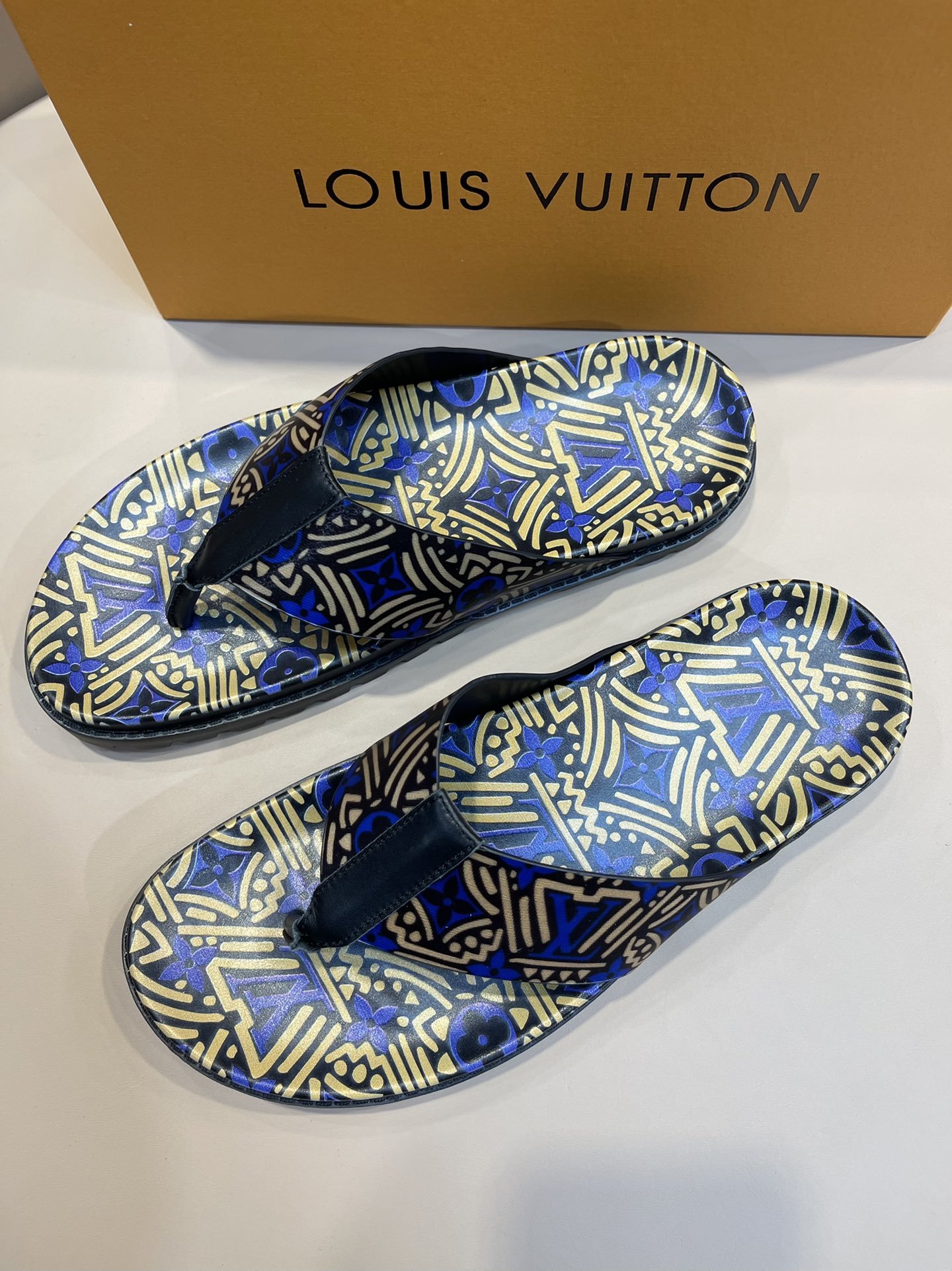 上質 大人気 ルイヴィトン Louis Vuitton サンダル 実物の写真 N品スーパーコピー代引き可能国内発送後払い安全必ず届く信用できるサイト