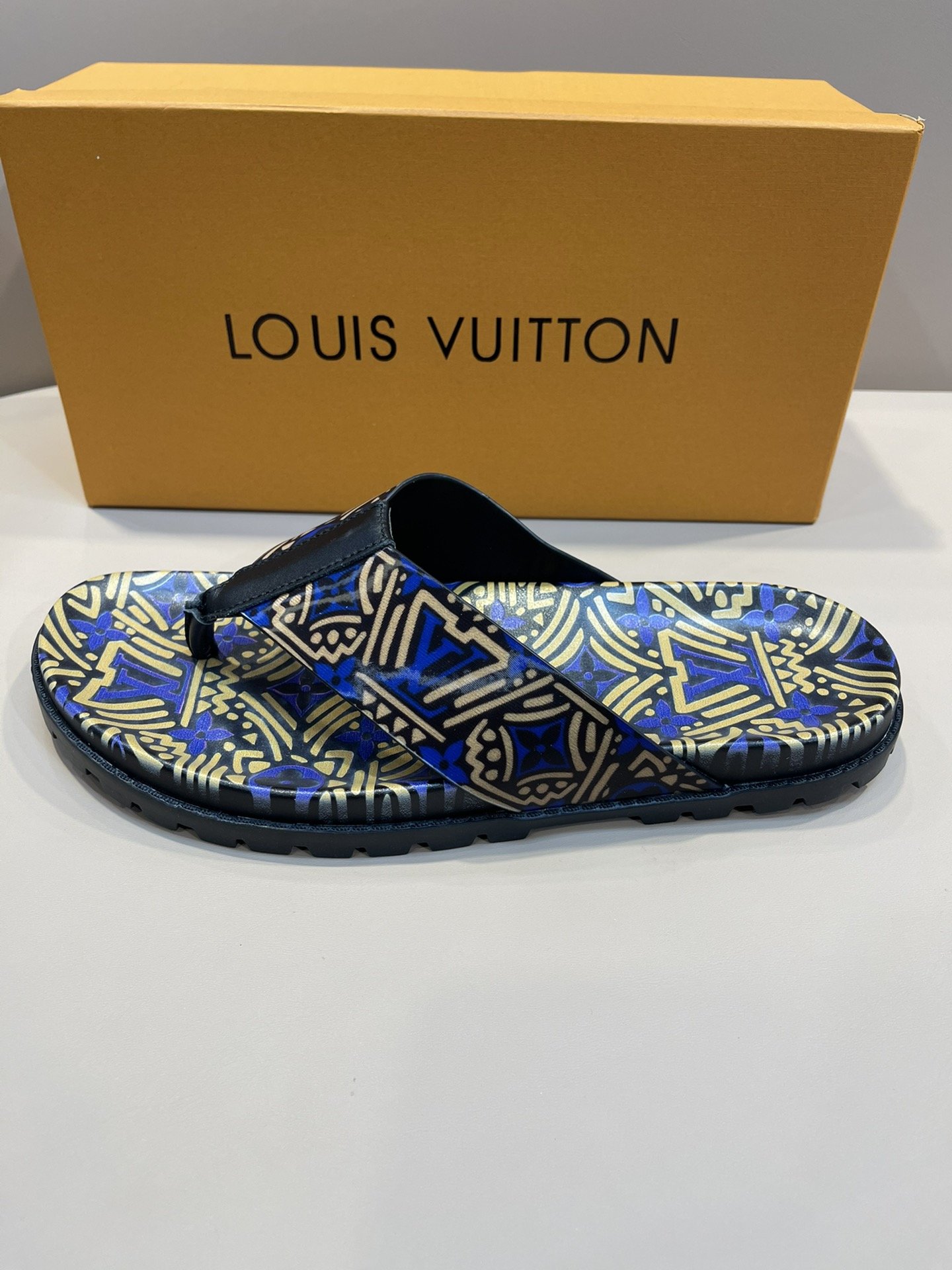 上質 大人気 ルイヴィトン Louis Vuitton サンダル 実物の写真 N品スーパーコピー代引き可能国内発送後払い安全必ず届く信用できるサイト