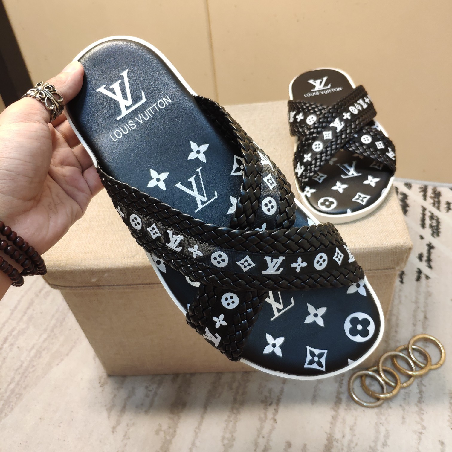 上質 大人気 ルイヴィトン Louis Vuitton サンダル 実物の写真 N品スーパーコピー代引き可能国内発送後払い安全必ず届く信用できるサイト