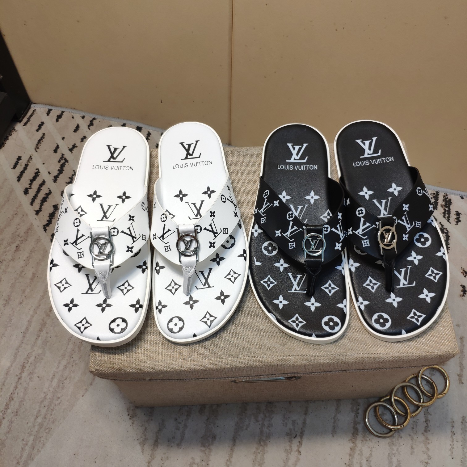 上質 大人気 ルイヴィトン Louis Vuitton サンダル 実物の写真 N品スーパーコピー代引き可能国内発送後払い安全必ず届く信用できるサイト