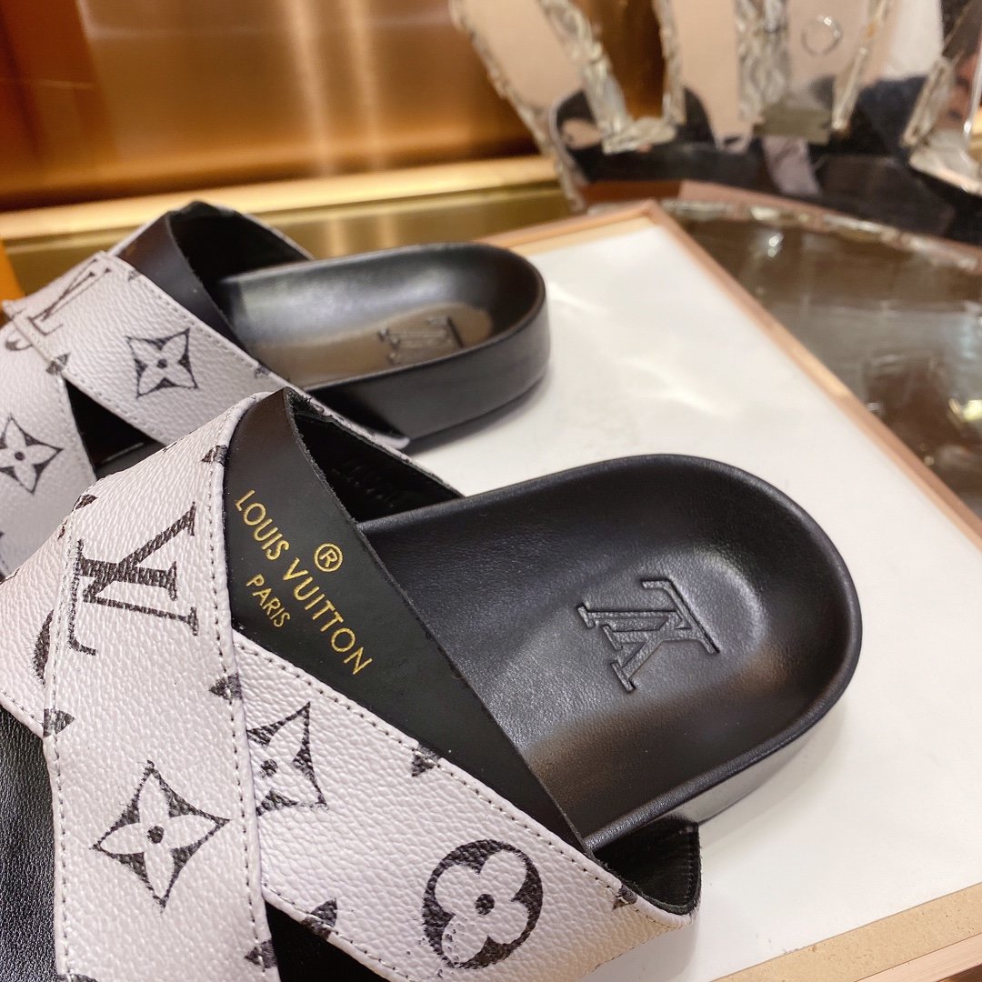 上質 大人気 ルイヴィトン Louis Vuitton サンダル 実物の写真 N品スーパーコピー代引き可能国内発送後払い安全必ず届く信用できるサイト
