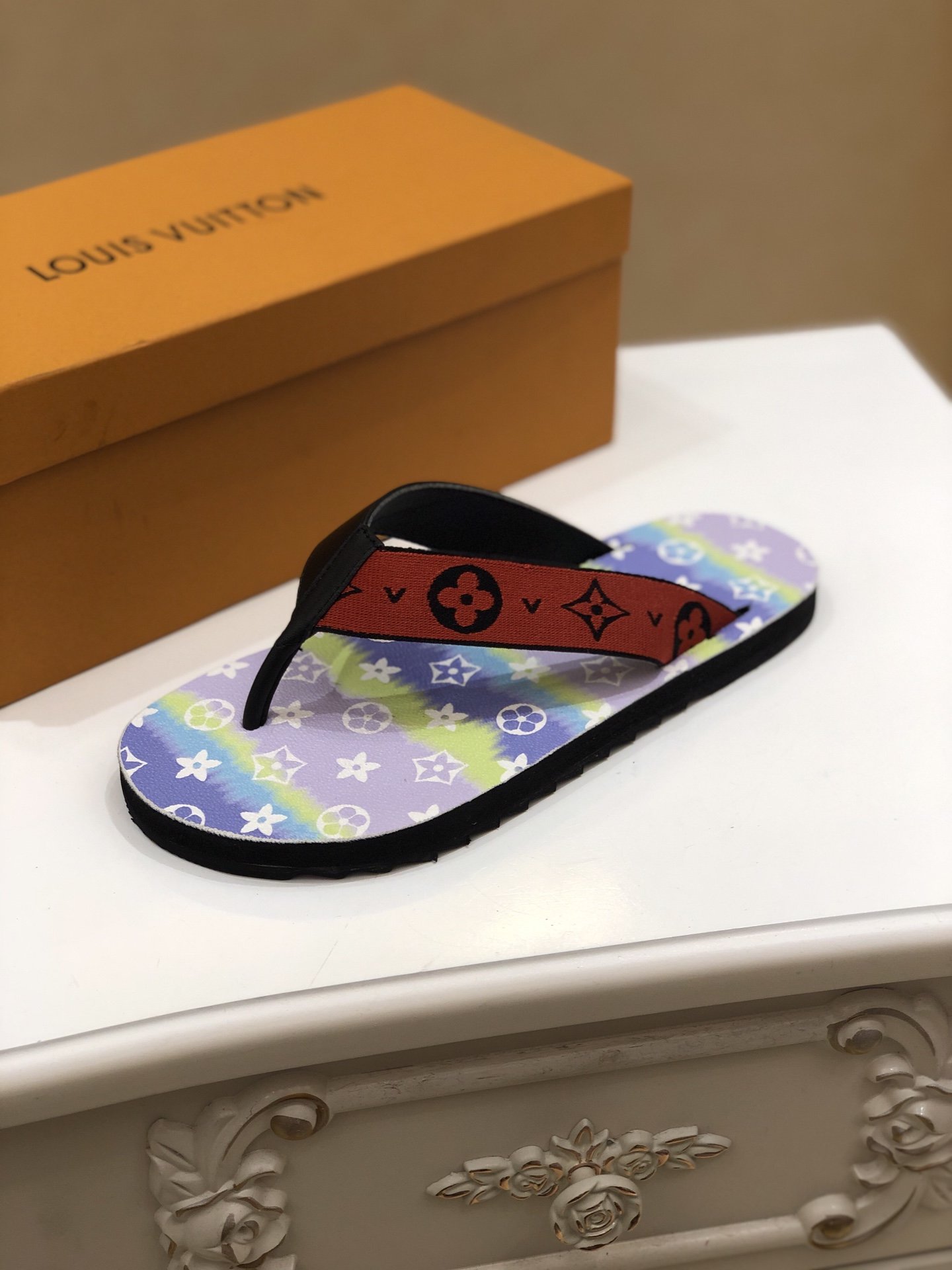 上質 大人気 ルイヴィトン Louis Vuitton サンダル 実物の写真 N品スーパーコピー代引き可能国内発送後払い安全必ず届く信用できるサイト