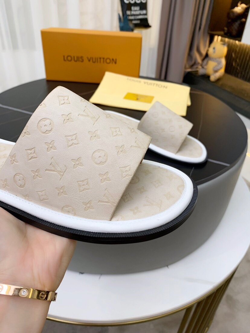 上質 大人気 ルイヴィトン Louis Vuitton サンダル 実物の写真 N品スーパーコピー代引き可能国内発送後払い安全必ず届く信用できるサイト