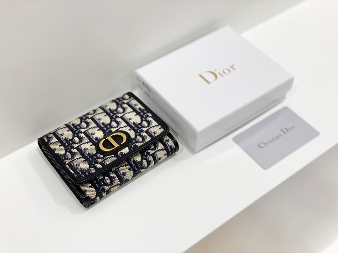 上品でファッションDior クリスチャンディオール財布 実物の写真スーパーコピー財布代引き可能国内発送後払い安全必ず届く信用できるサイト