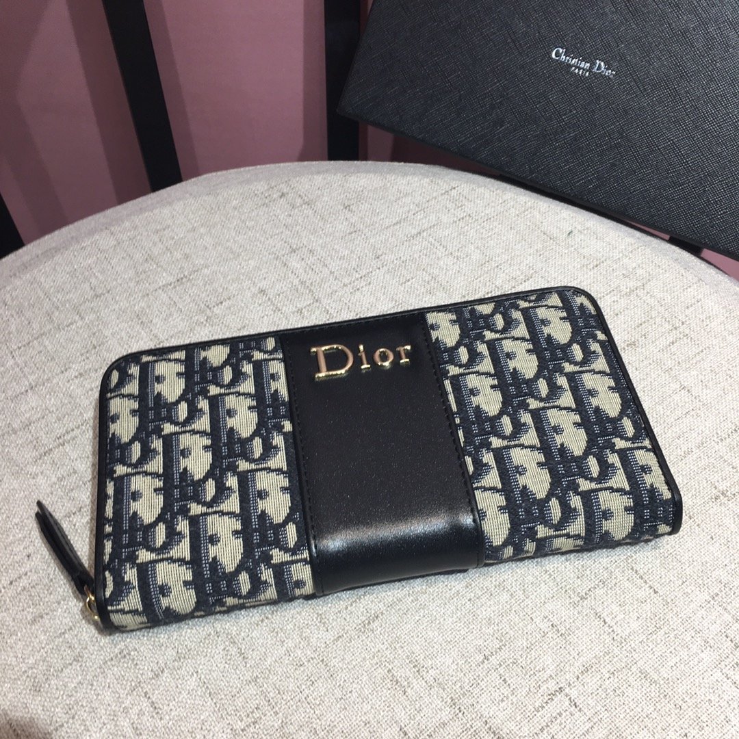 上品でファッションDior クリスチャンディオール財布 実物の写真スーパーコピー財布代引き可能国内発送後払い安全必ず届く信用できるサイト