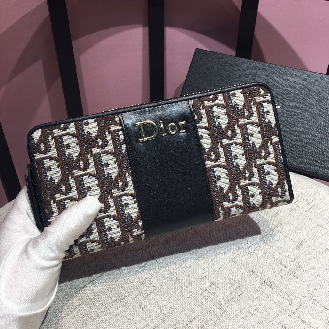 上品でファッションDior クリスチャンディオール財布 実物の写真スーパーコピー財布代引き可能国内発送後払い安全必ず届く信用できるサイト