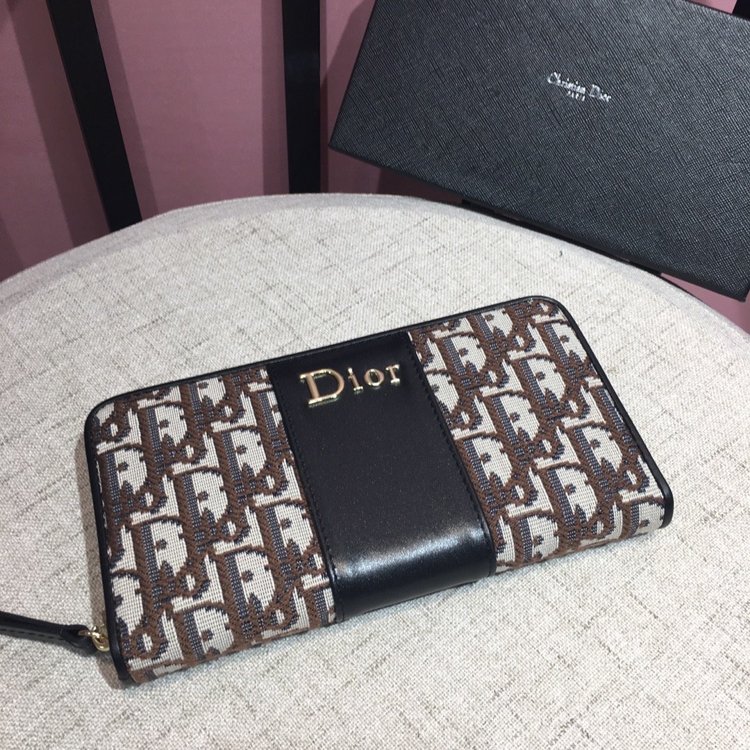 上品でファッションDior クリスチャンディオール財布 実物の写真スーパーコピー財布代引き可能国内発送後払い安全必ず届く信用できるサイト