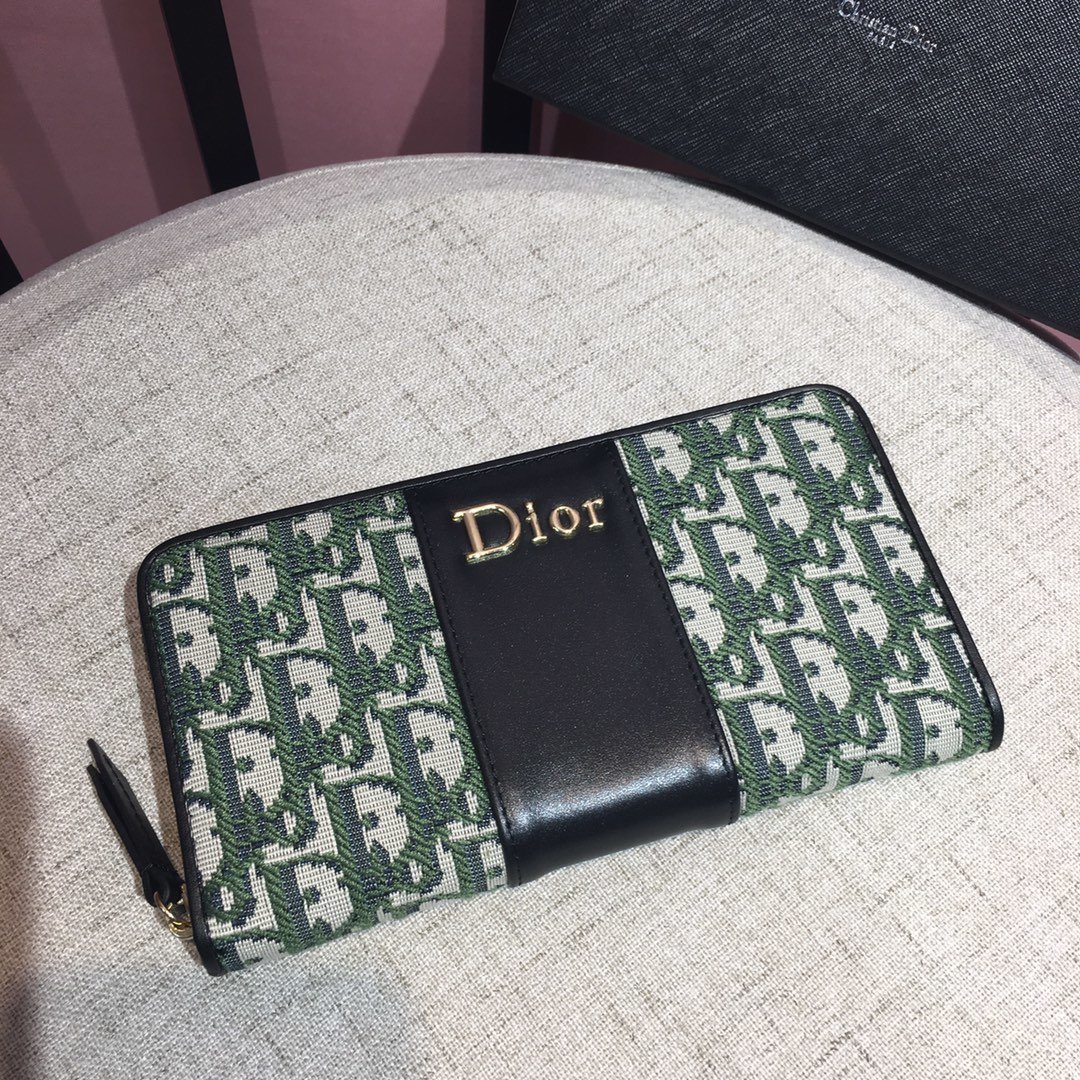 上品でファッションDior クリスチャンディオール財布 実物の写真スーパーコピー財布代引き可能国内発送後払い安全必ず届く信用できるサイト