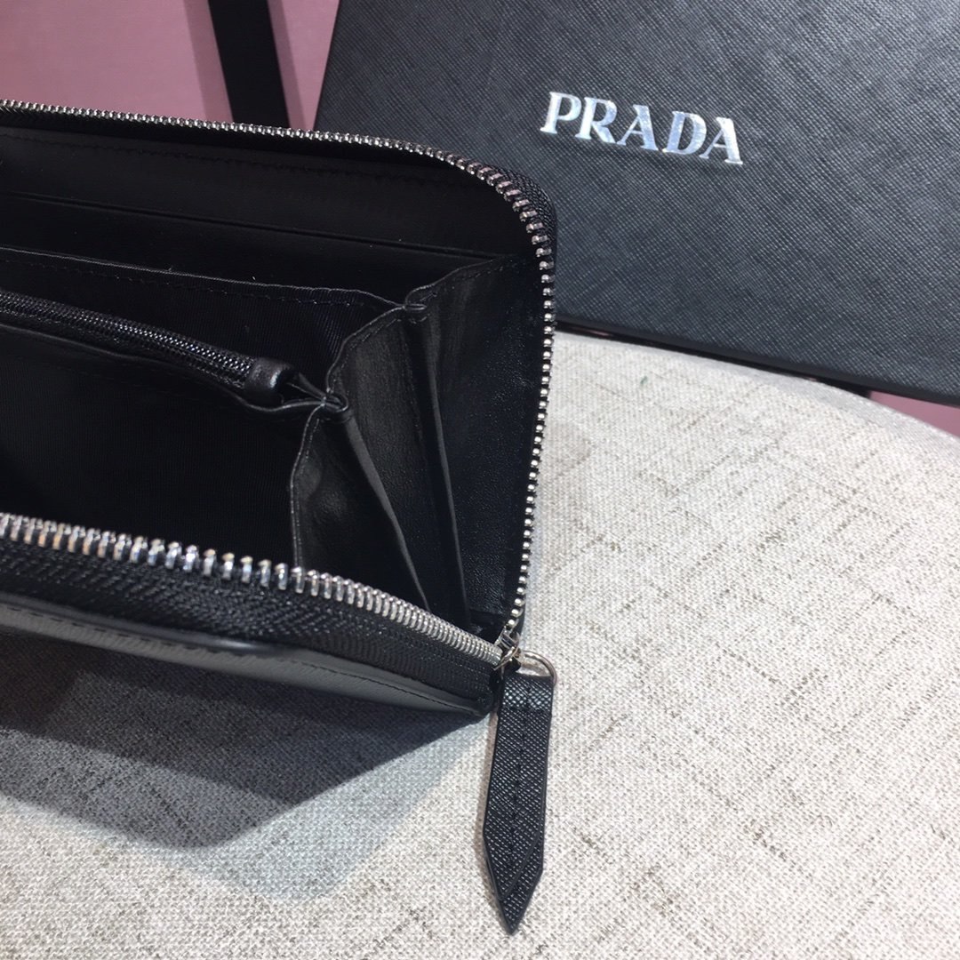 有名人同じアイテムPrada プラダ 財布 実物の写真スーパーコピー財布代引き可能国内発送後払い安全必ず届く信用できるサイト