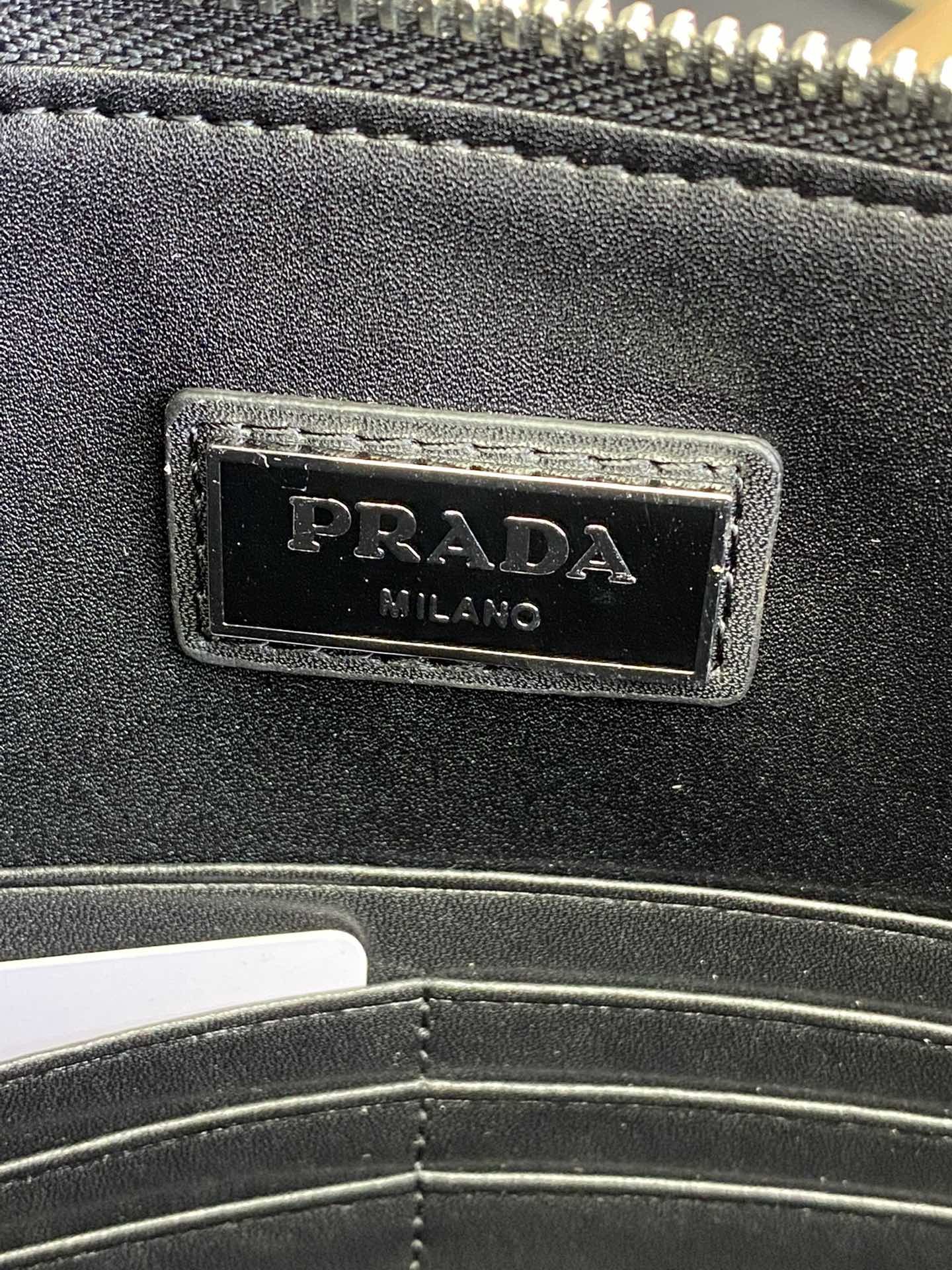 有名人同じアイテムPrada プラダ 財布 実物の写真スーパーコピー財布代引き可能国内発送後払い安全必ず届く信用できるサイト