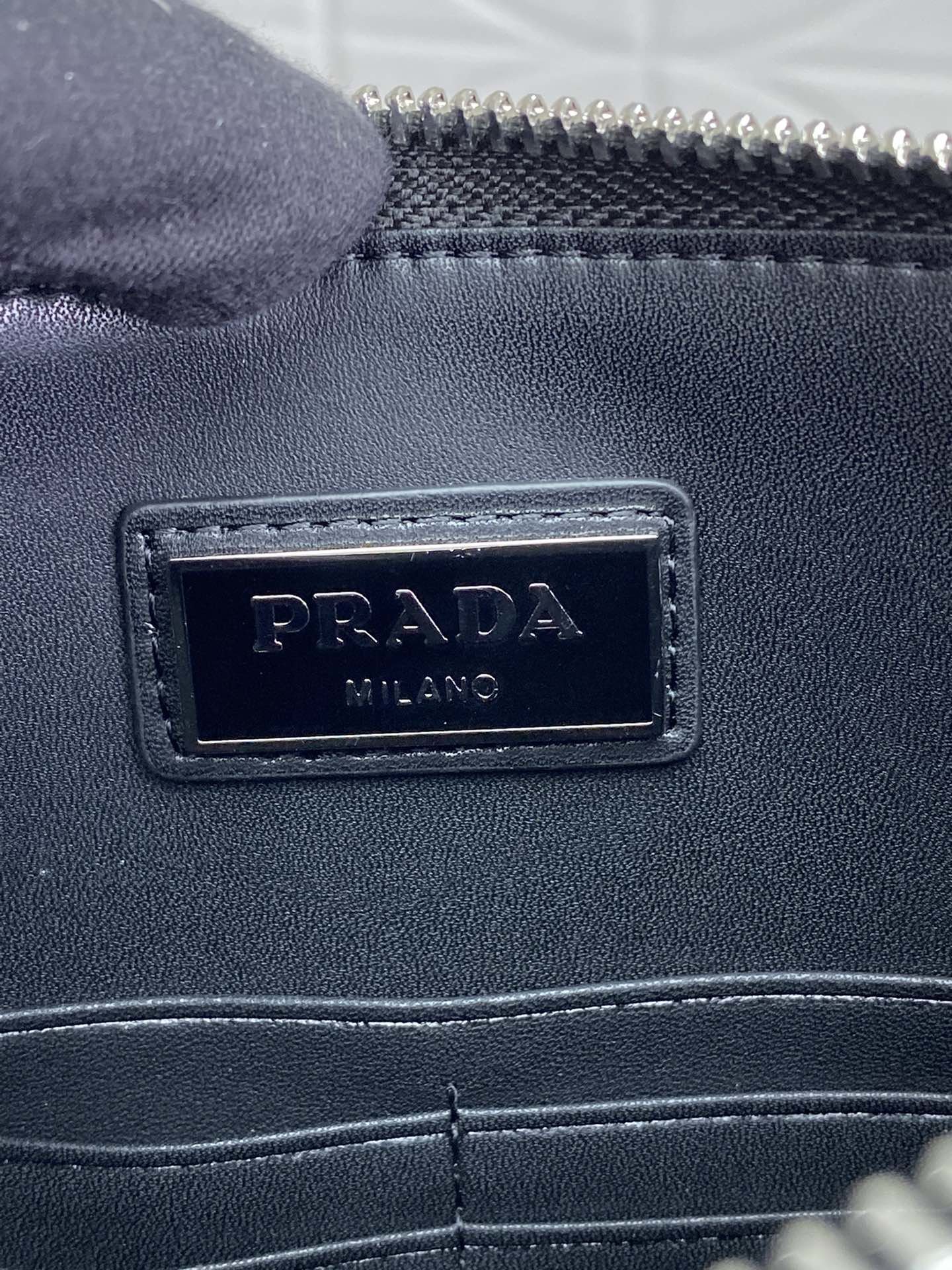 有名人同じアイテムPrada プラダ 財布 実物の写真スーパーコピー財布代引き可能国内発送後払い安全必ず届く信用できるサイト