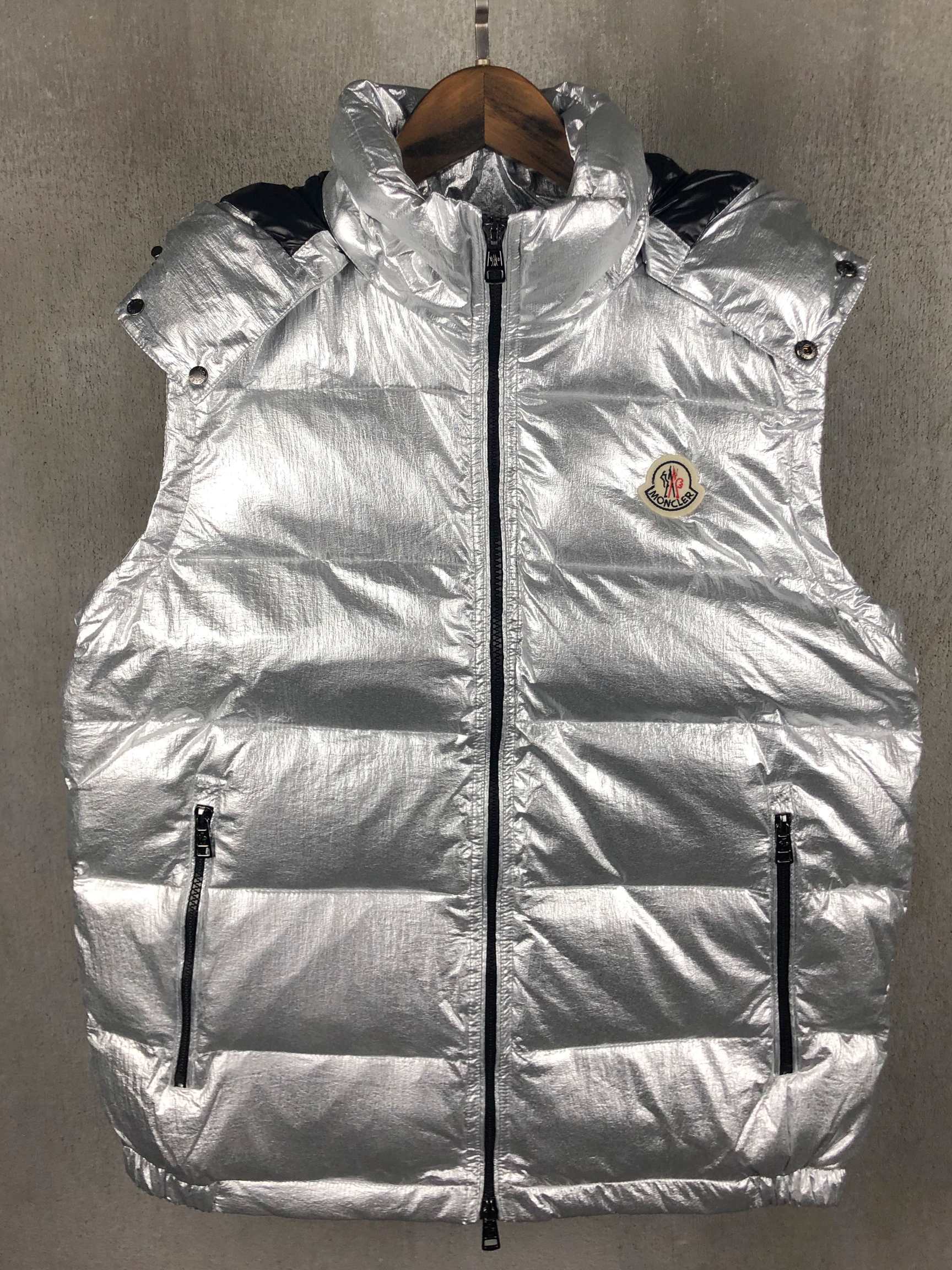 スーパーコピー  ダウンジャケット 実物の写真 N品 人気ブランドレプリカ服代引き対応国内発送後払い安全必ず届くおすすめ口コミ優良サイト