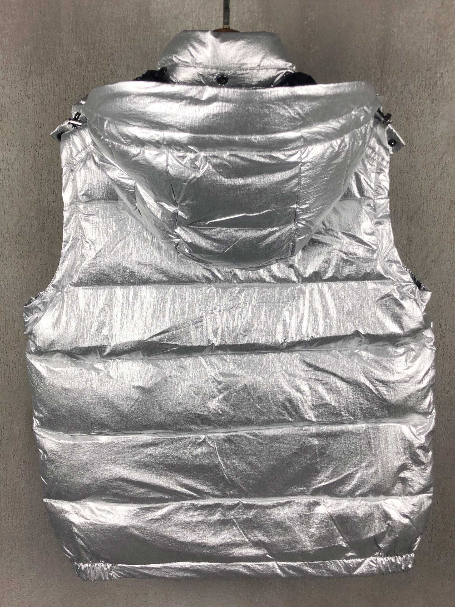 スーパーコピー  ダウンジャケット 実物の写真 N品 人気ブランドレプリカ服代引き対応国内発送後払い安全必ず届くおすすめ口コミ優良サイト