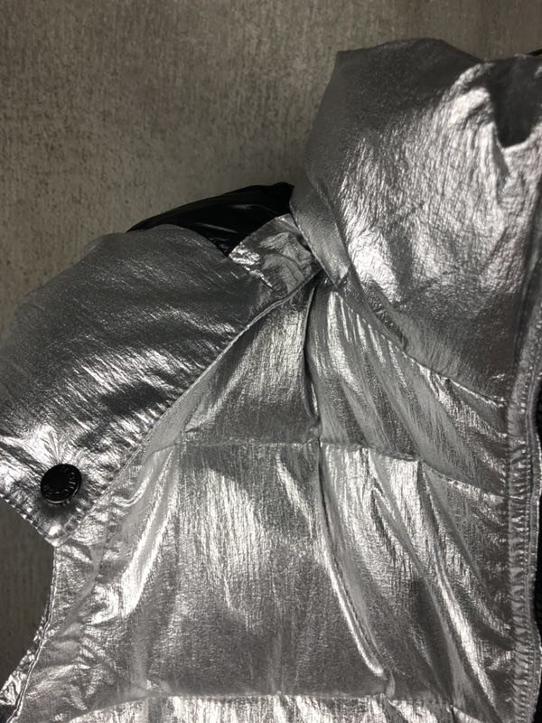 スーパーコピー  ダウンジャケット 実物の写真 N品 人気ブランドレプリカ服代引き対応国内発送後払い安全必ず届くおすすめ口コミ優良サイト