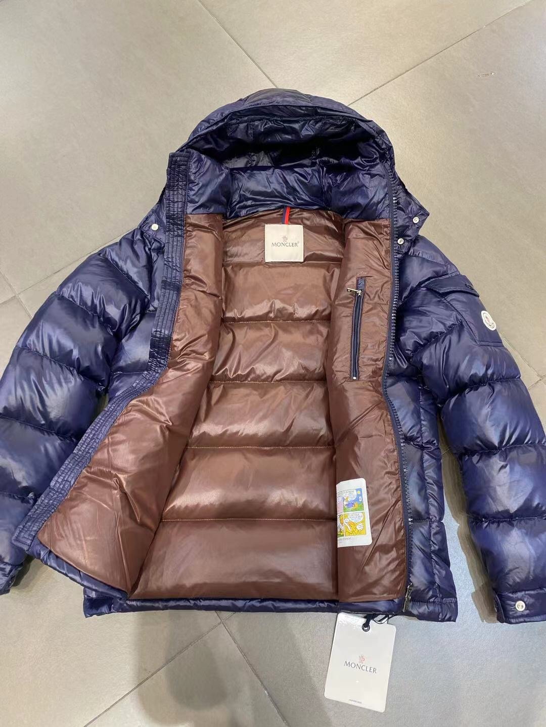 スーパーコピー  ダウンジャケット 実物の写真 N品 人気ブランドレプリカ服代引き対応国内発送後払い安全必ず届くおすすめ口コミ優良サイト