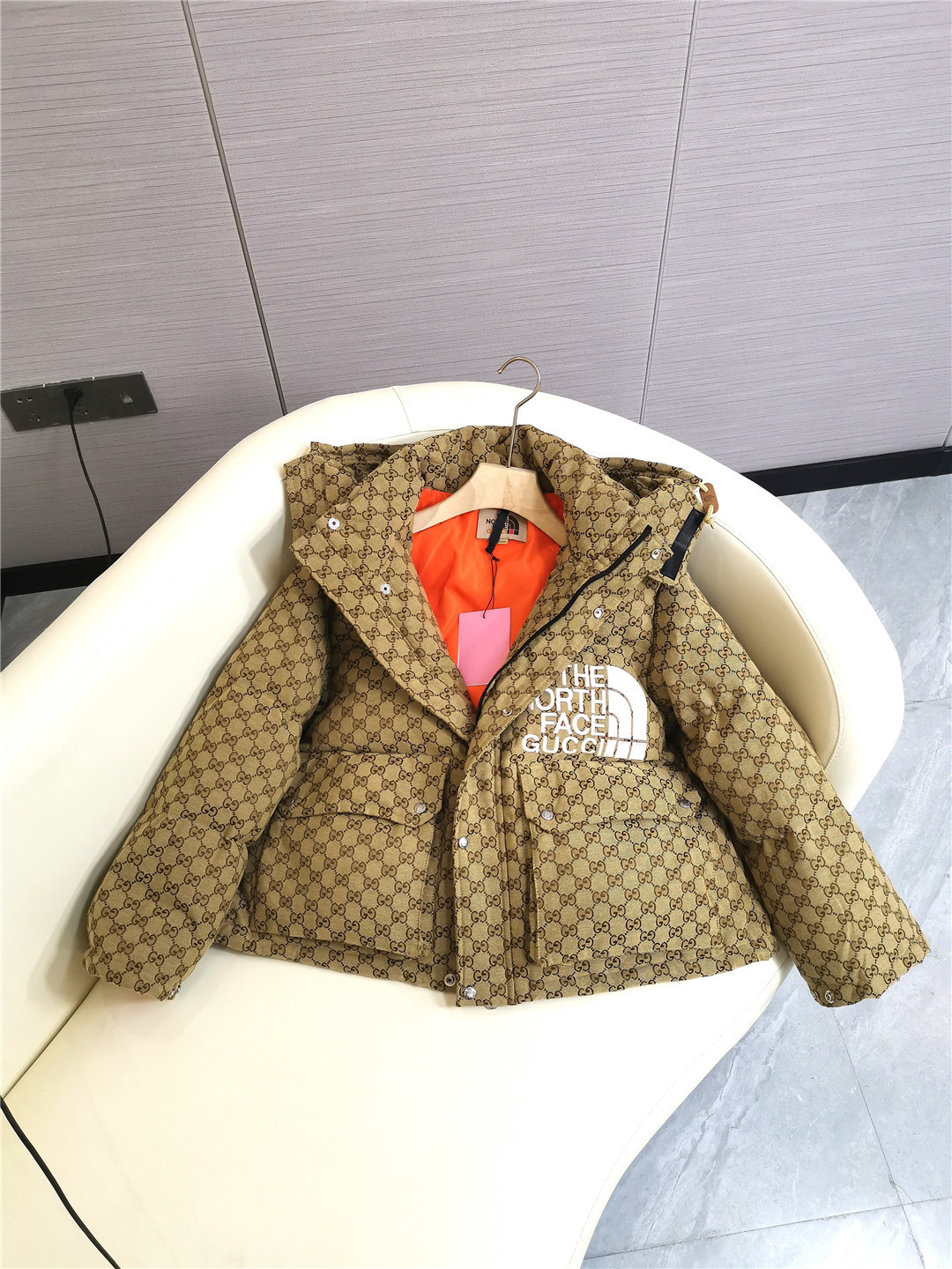 スーパーコピー  ダウンジャケット 実物の写真 N品 人気ブランドレプリカ服代引き対応国内発送後払い安全必ず届くおすすめ口コミ優良サイト