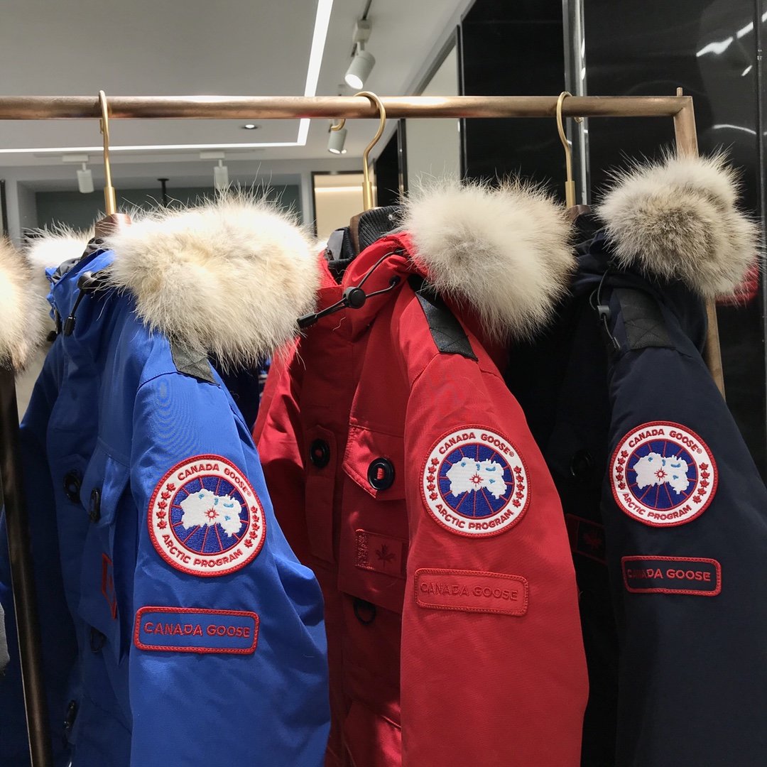 スーパーコピー  ダウンジャケット 実物の写真 N品 人気ブランドレプリカ服代引き対応国内発送後払い安全必ず届くおすすめ口コミ優良サイト