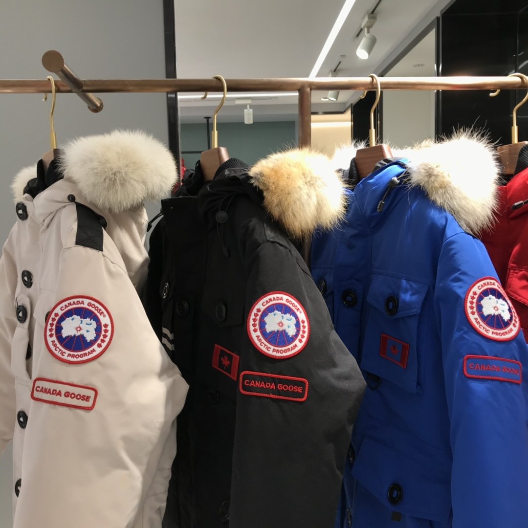 スーパーコピー  ダウンジャケット 実物の写真 N品 人気ブランドレプリカ服代引き対応国内発送後払い安全必ず届くおすすめ口コミ優良サイト