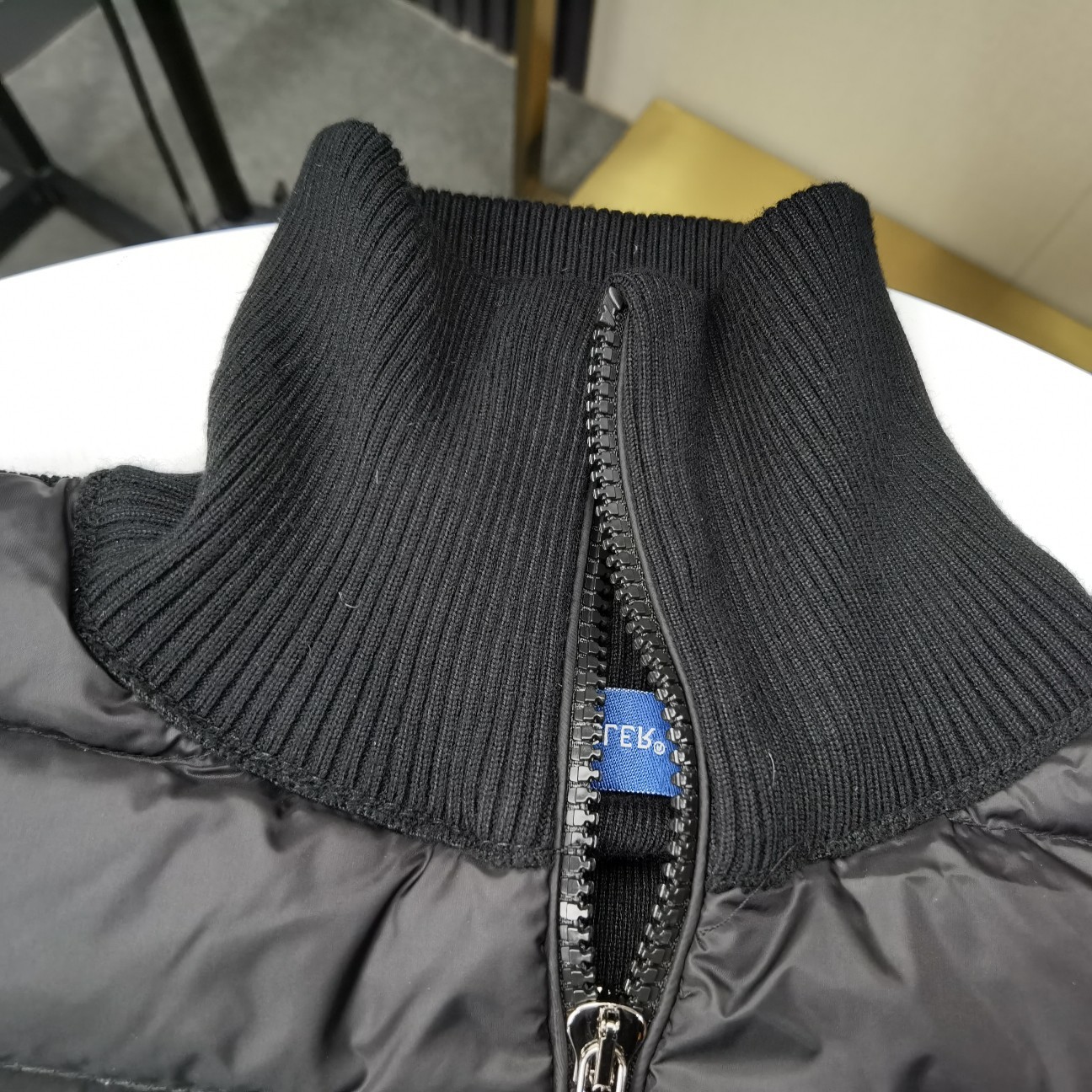 スーパーコピー  ダウンジャケット 実物の写真 N品 人気ブランドレプリカ服代引き対応国内発送後払い安全必ず届くおすすめ口コミ優良サイト