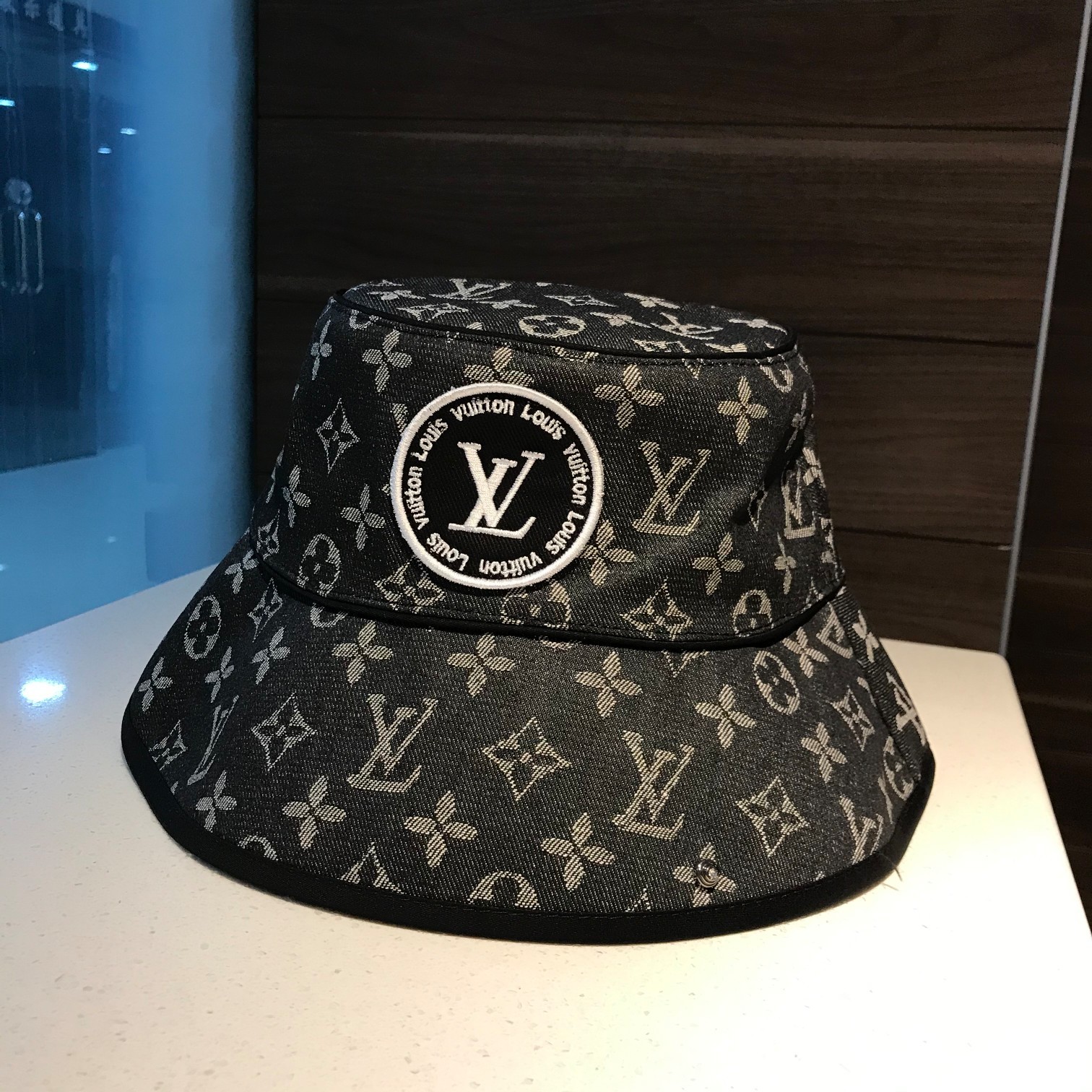 最高品質激安販売ルイヴィトン Louis Vuitton 帽子 実物の写真スーパーコピーキャップN品代引き対応国内発送後払い安全必ず届く人気