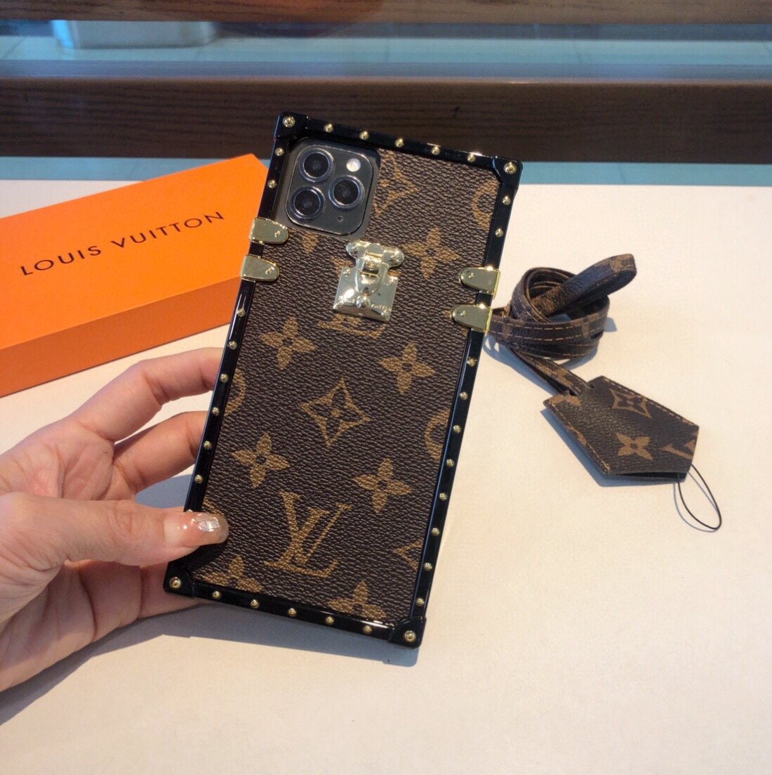 良好品ルイヴィトン Louis Vuitton Iphone携帯ケース スーパーコピーN品代引き対応国内発送後払い安全必ず届く人気サイト