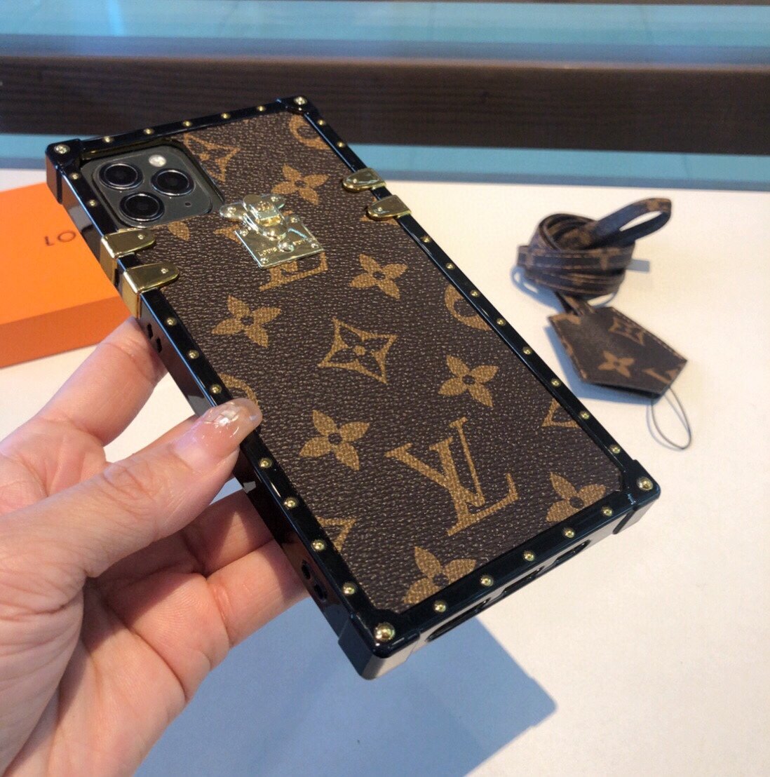 良好品ルイヴィトン Louis Vuitton Iphone携帯ケース スーパーコピーN品代引き対応国内発送後払い安全必ず届く人気サイト_携帯