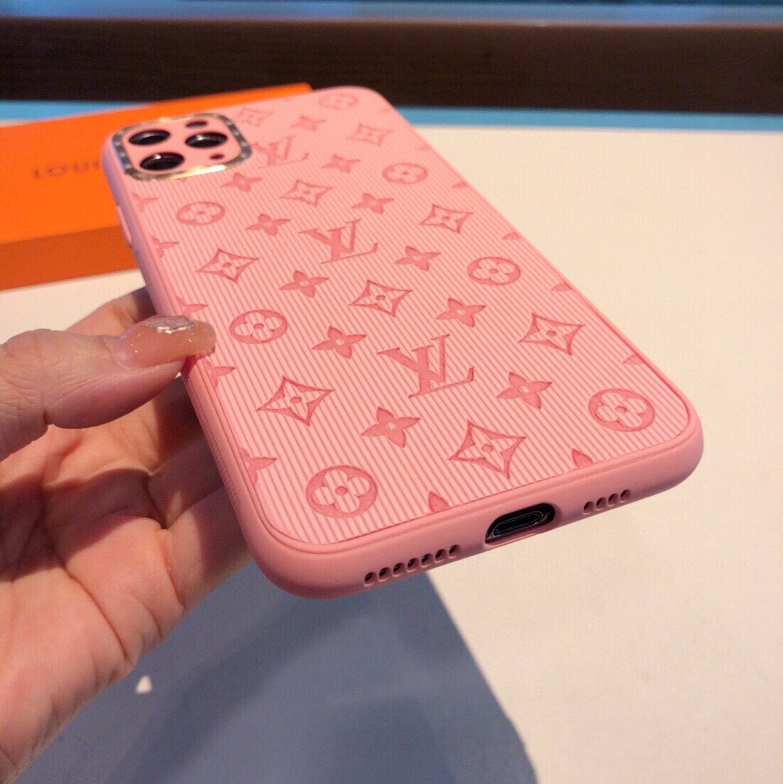 良好品ルイヴィトン Louis Vuitton Iphone携帯ケース スーパーコピーN品代引き対応国内発送後払い安全必ず届く人気サイト