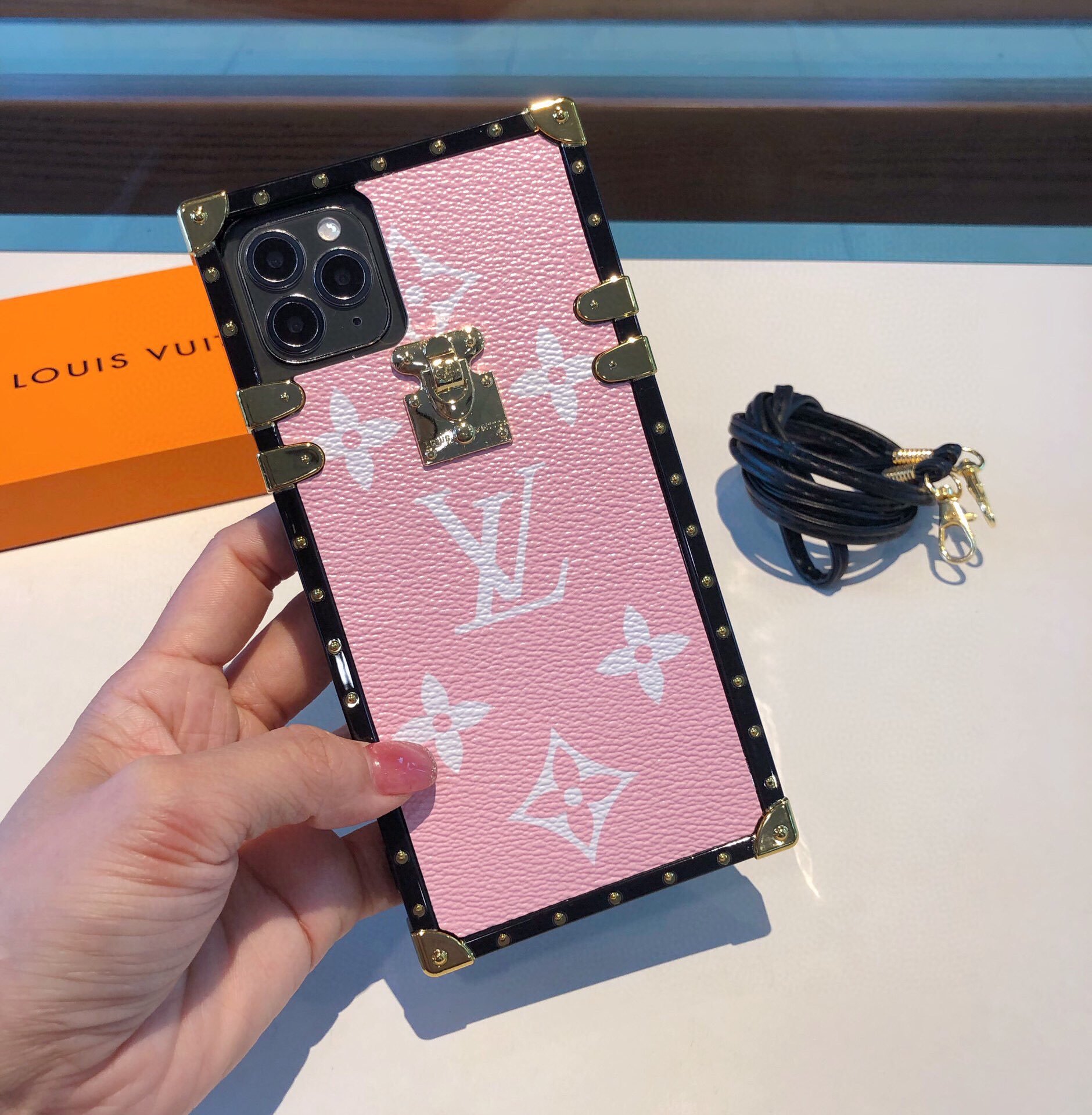 良好品ルイヴィトン Louis Vuitton Iphone携帯ケース スーパーコピーN品代引き対応国内発送後払い安全必ず届く人気サイト