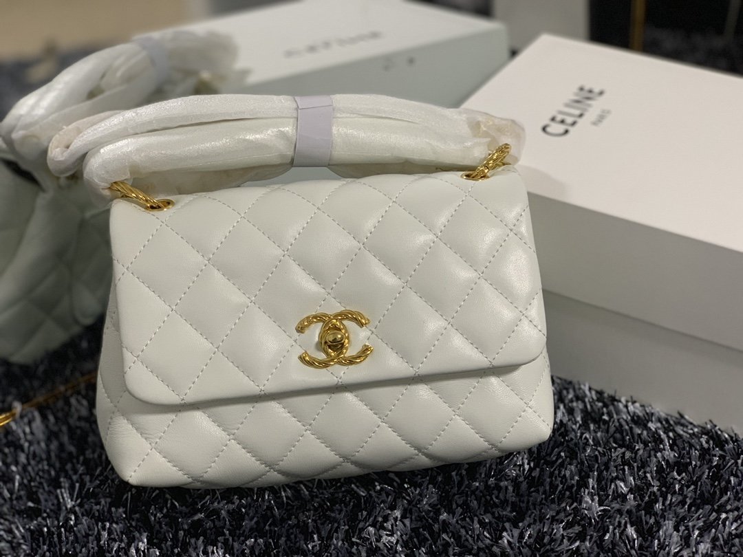 大人気ブランドChanel シャネル ショルダーバッグ レディース 実物の写真 スーパーコピーバッグN品代引き対応国内発送後払い送料無料安全必ず届く信用できるサイト