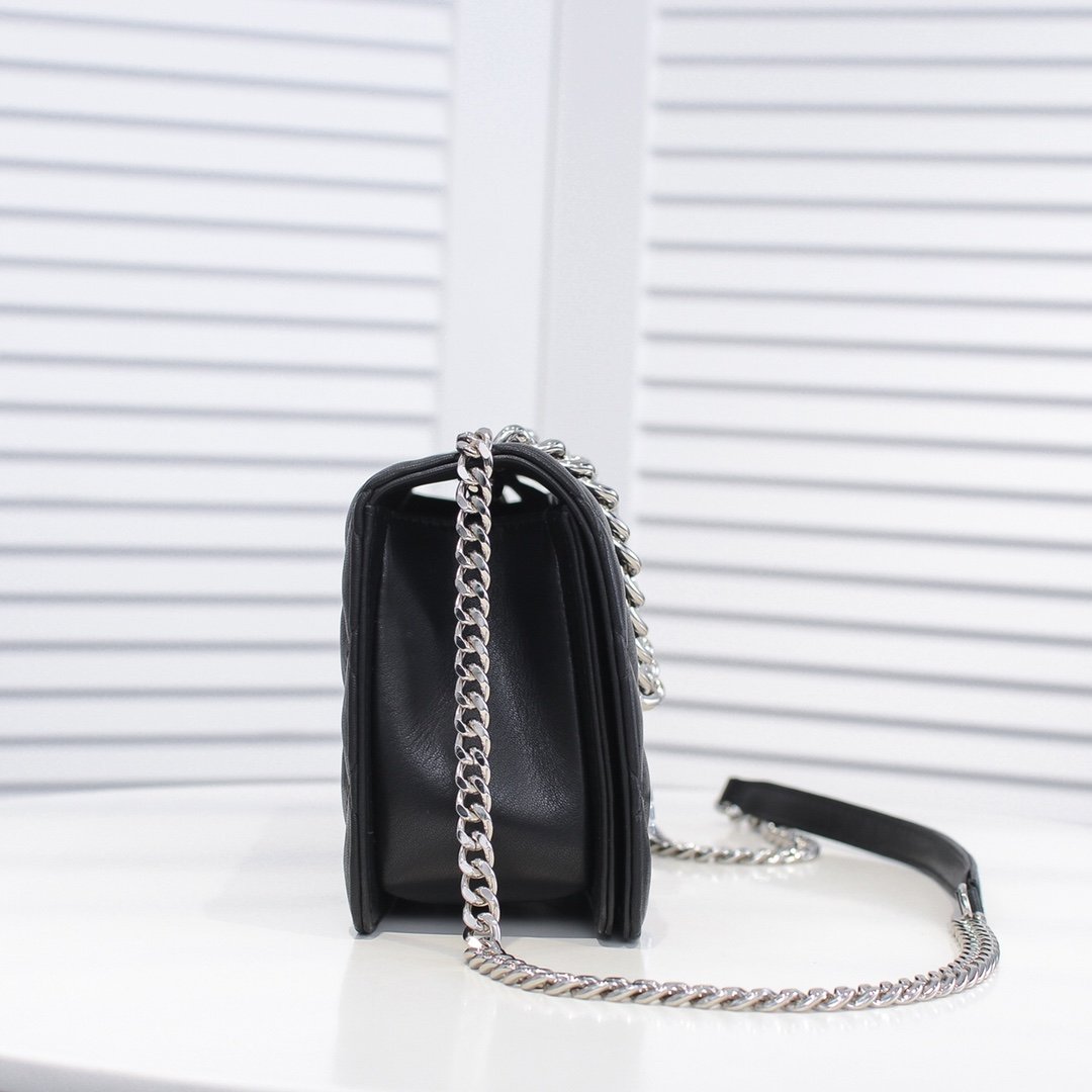 大人気ブランドChanel シャネル ショルダーバッグ レディース 実物の写真 スーパーコピーバッグN品代引き対応国内発送後払い送料無料安全必ず届く信用できるサイト
